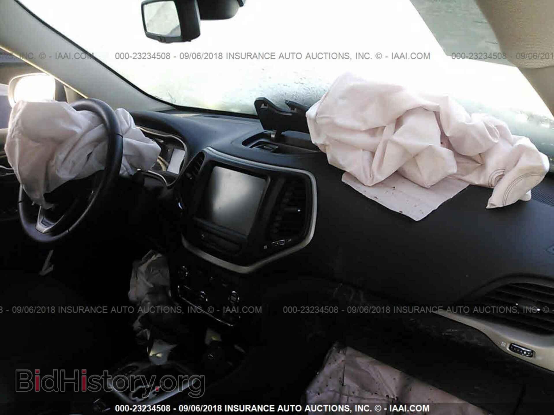 2017 Jeep Cherokee - VIN: 1C4PJLCB2HW542008 - Photo 5