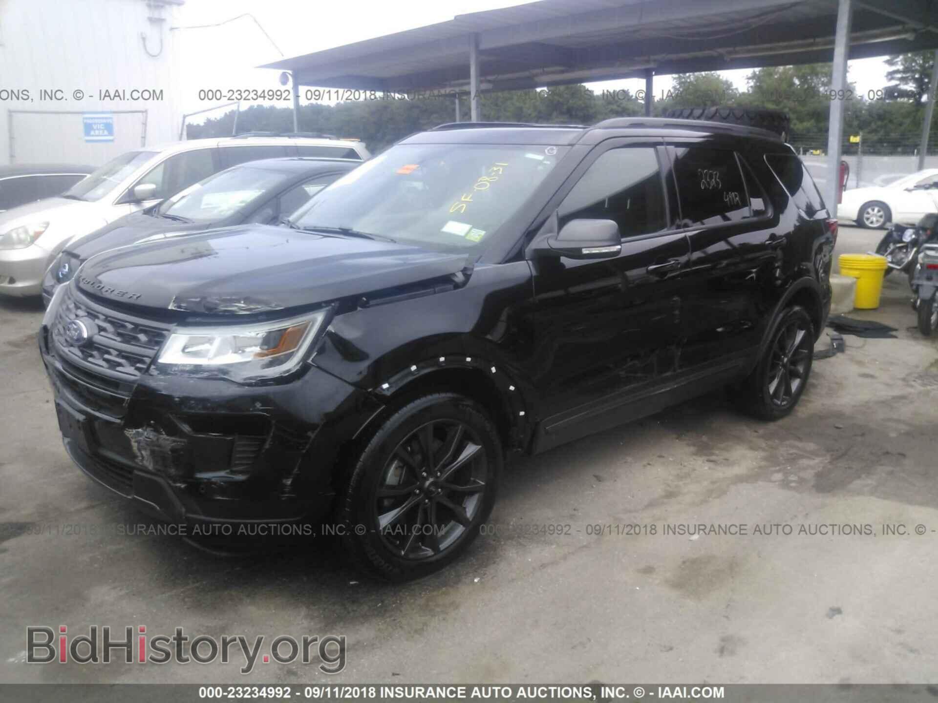 2018 Ford Explorer - VIN: 1FM5K8D83JGB01827 - Photo 2