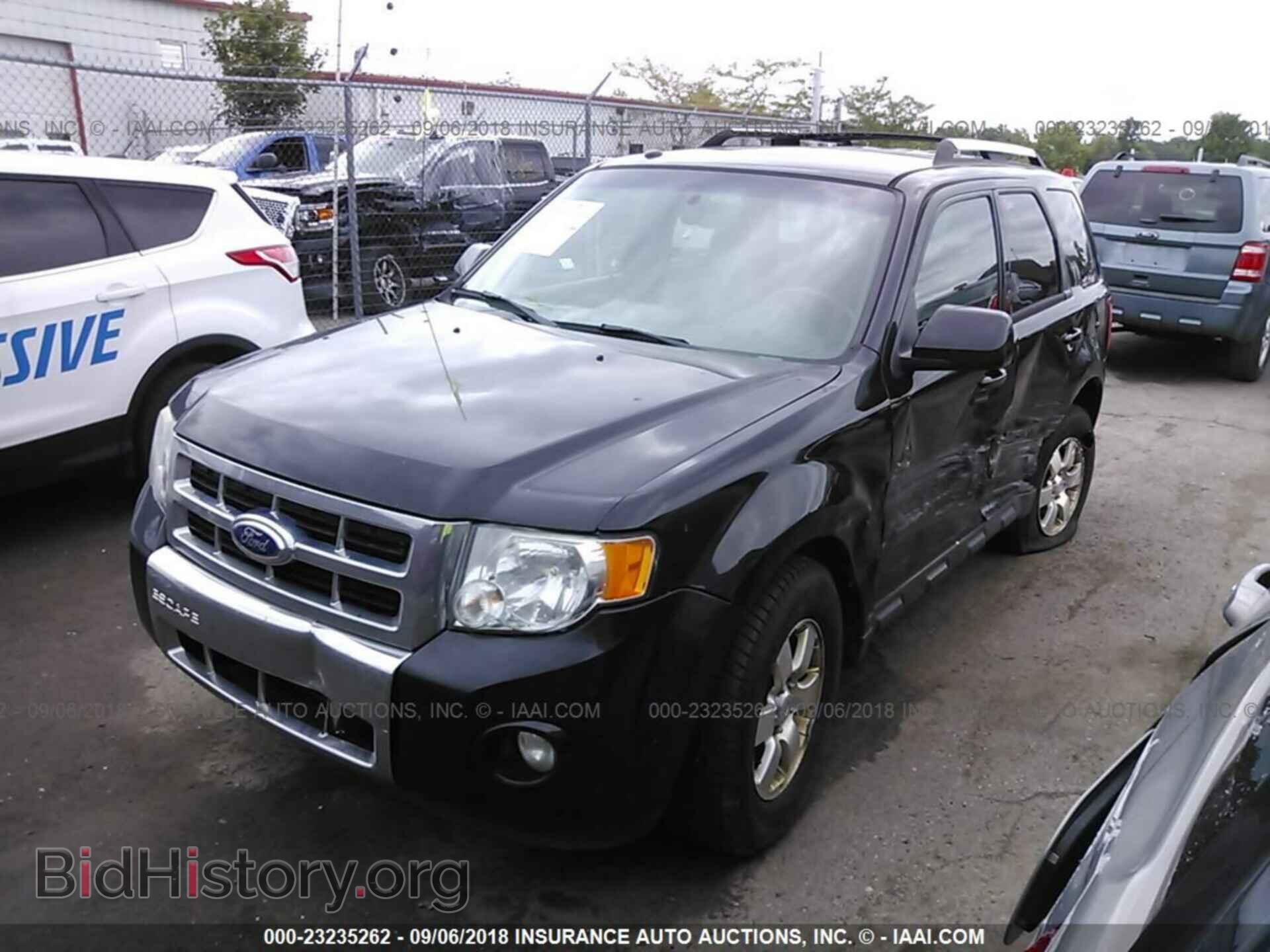 2011 Ford Escape - VIN: 1FMCU9EGXBKB64774 - Фото 2