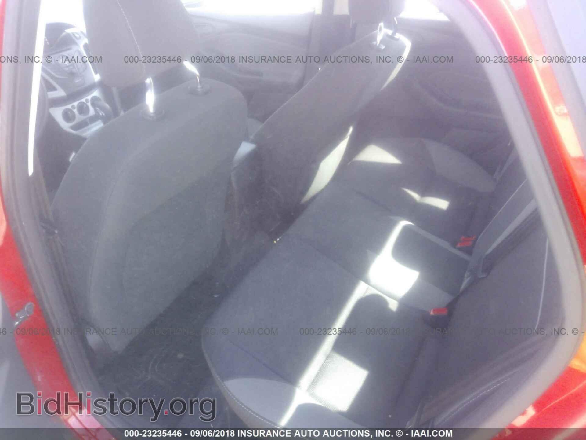 2012 Ford Focus - VIN: 1FAHP3F27CL173323 - Photo 8