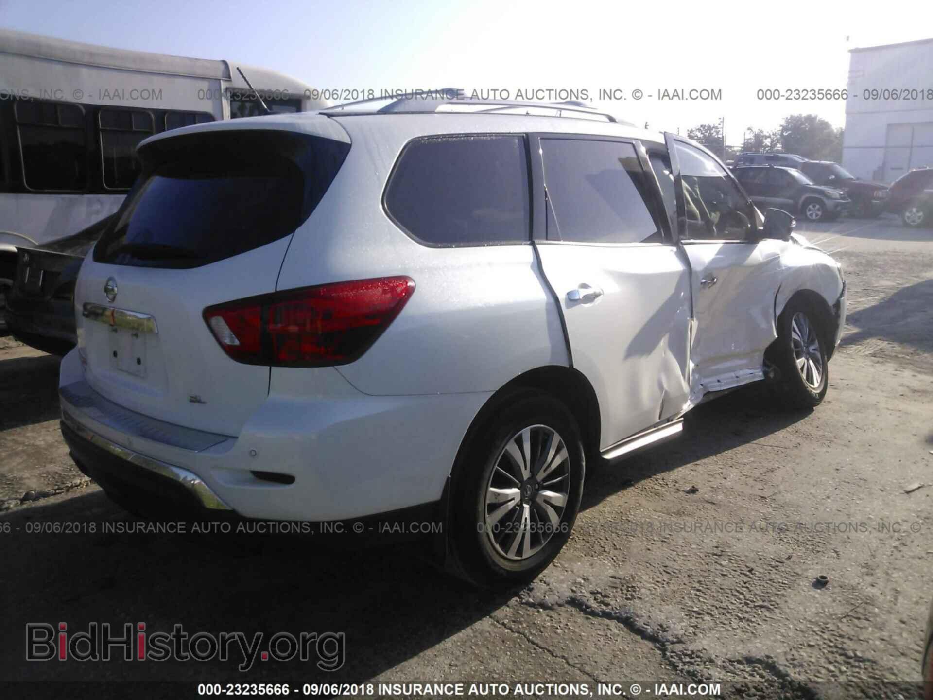 2017 Nissan Pathfinder - VIN: 5N1DR2MN2HC602994 - Фото 4