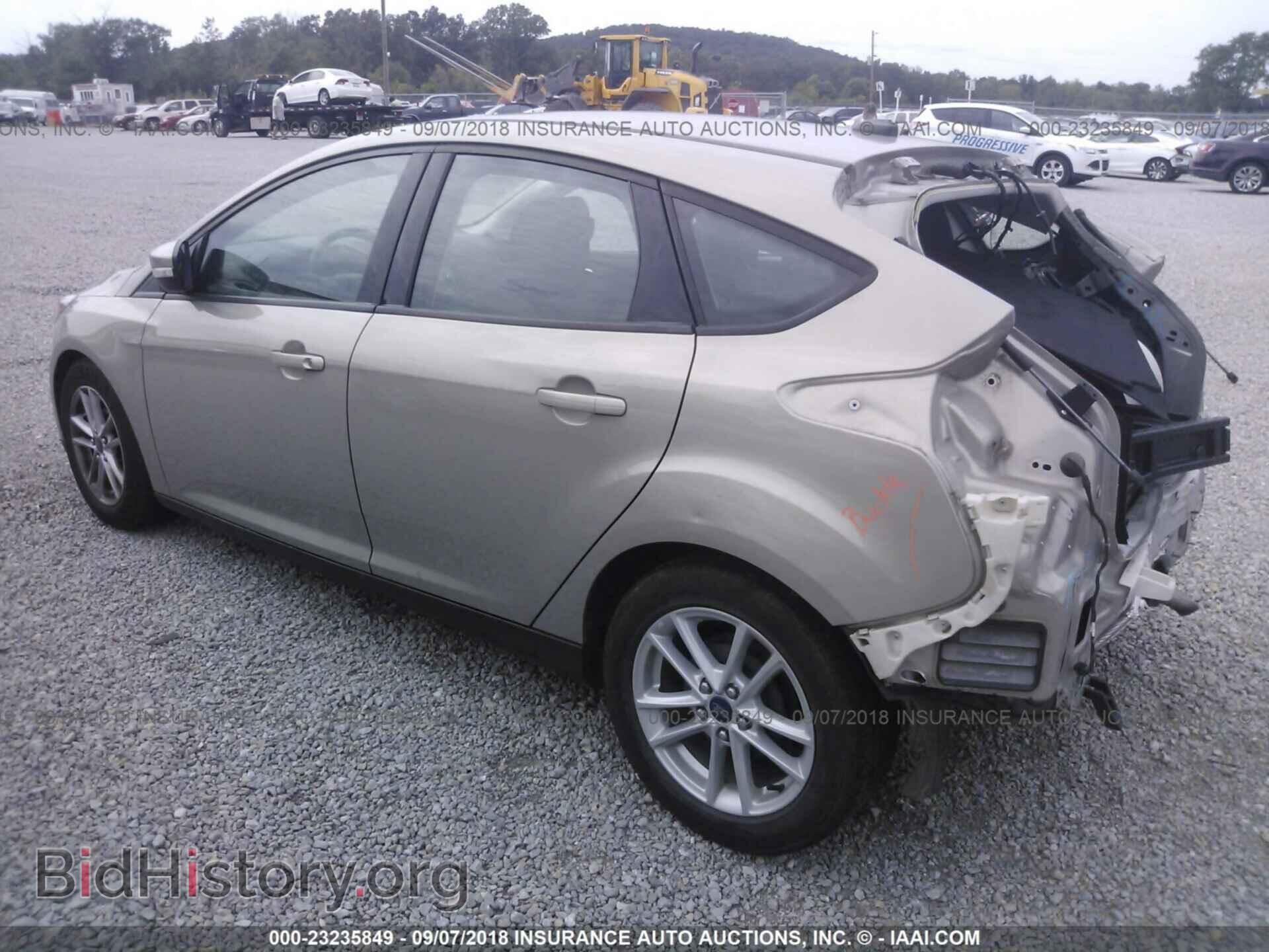 2016 Ford Focus - VIN: 1FADP3K26GL269566 - Photo 3