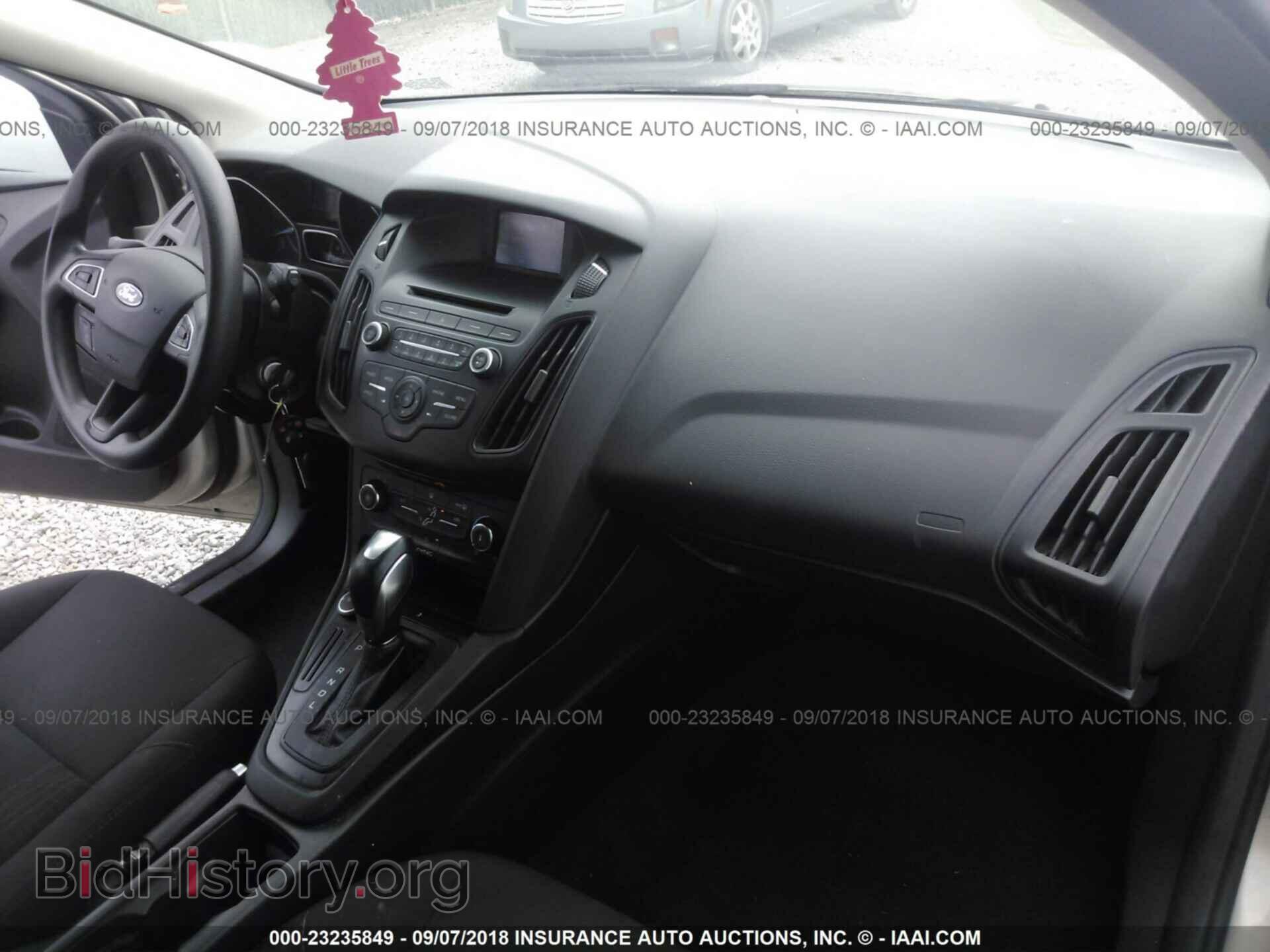 2016 Ford Focus - VIN: 1FADP3K26GL269566 - Photo 5