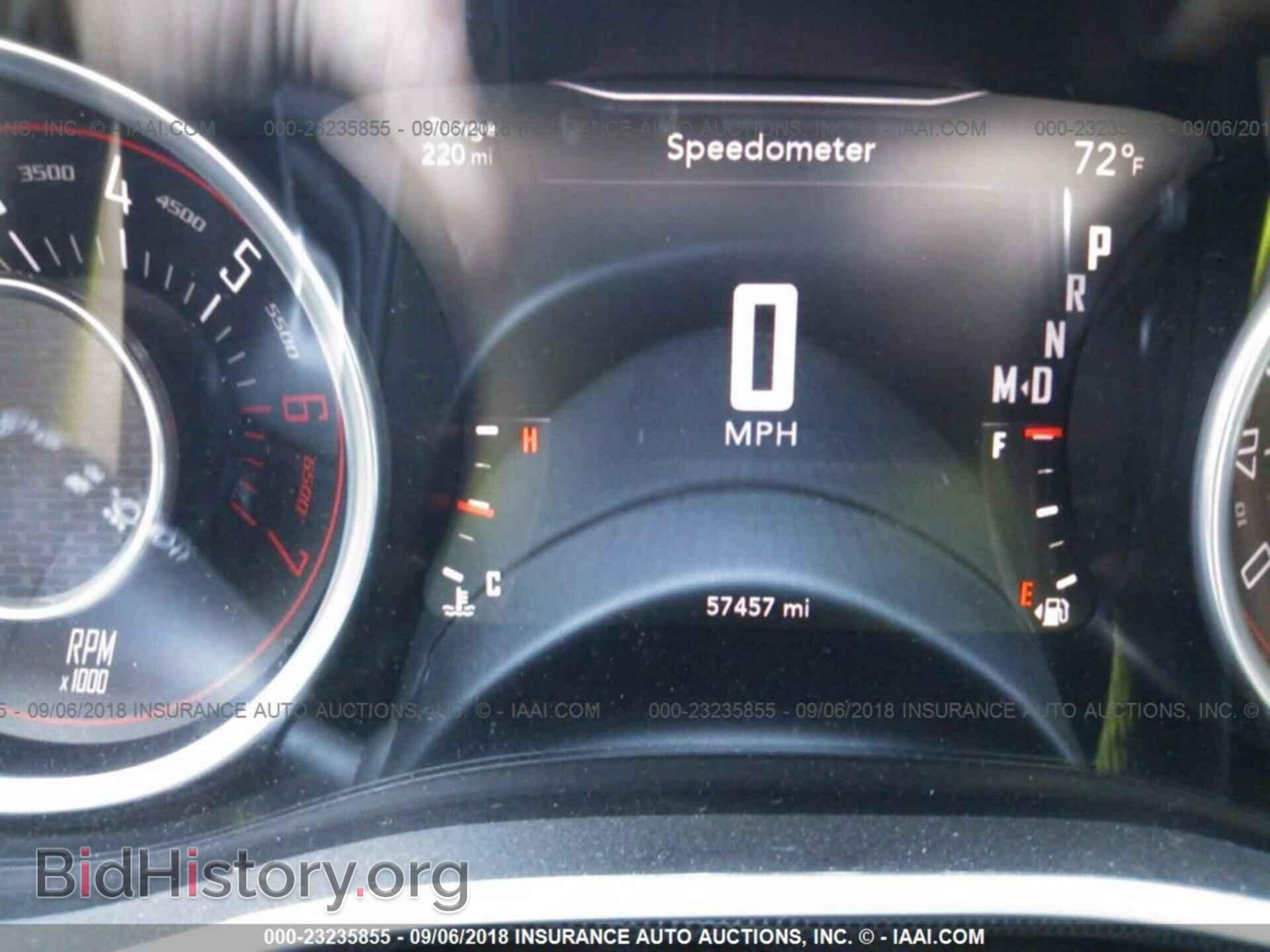 2015 Dodge Challenger - VIN: 2C3CDZFJ9FH750561 - Photo 7