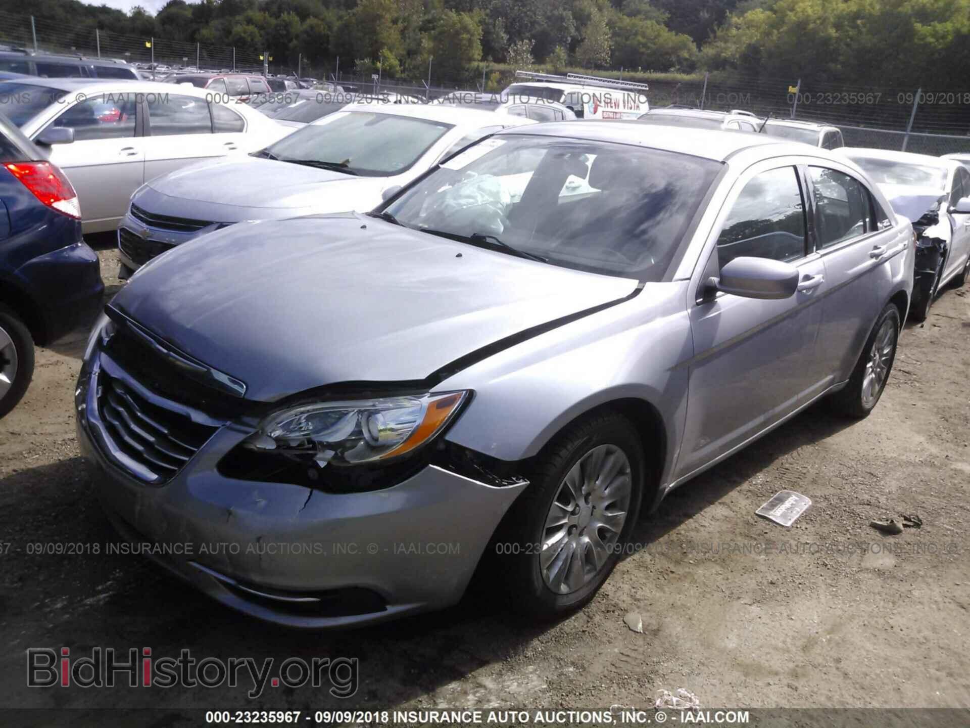 2014 Chrysler 200 - VIN: 1C3CCBAB7EN141307 - Фото 2