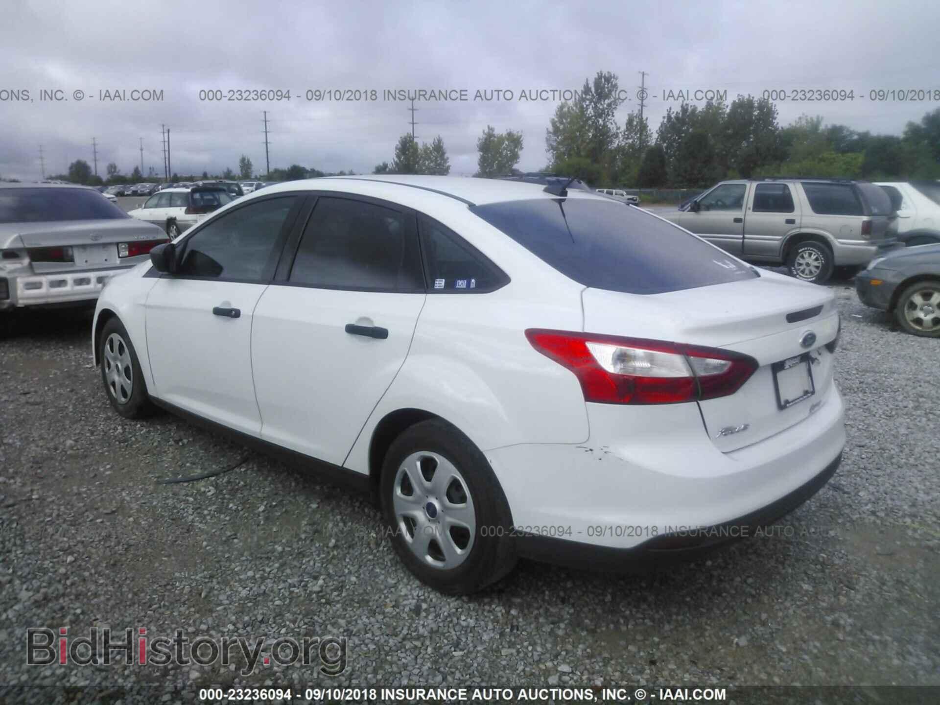 2012 Ford Focus - VIN: 1FAHP3E22CL234014 - Photo 3