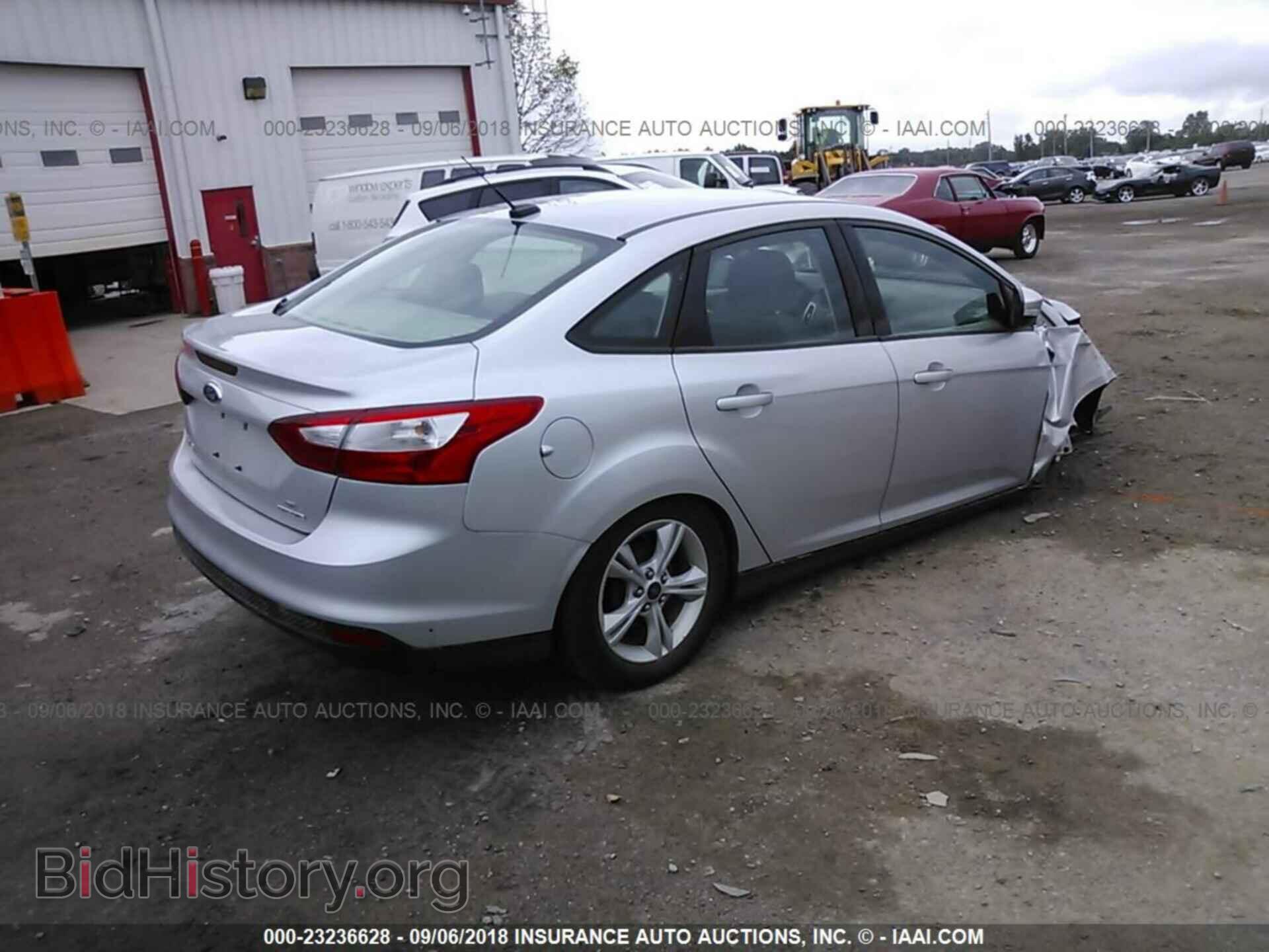 2014 Ford Focus - VIN: 1FADP3F22EL418630 - Photo 4