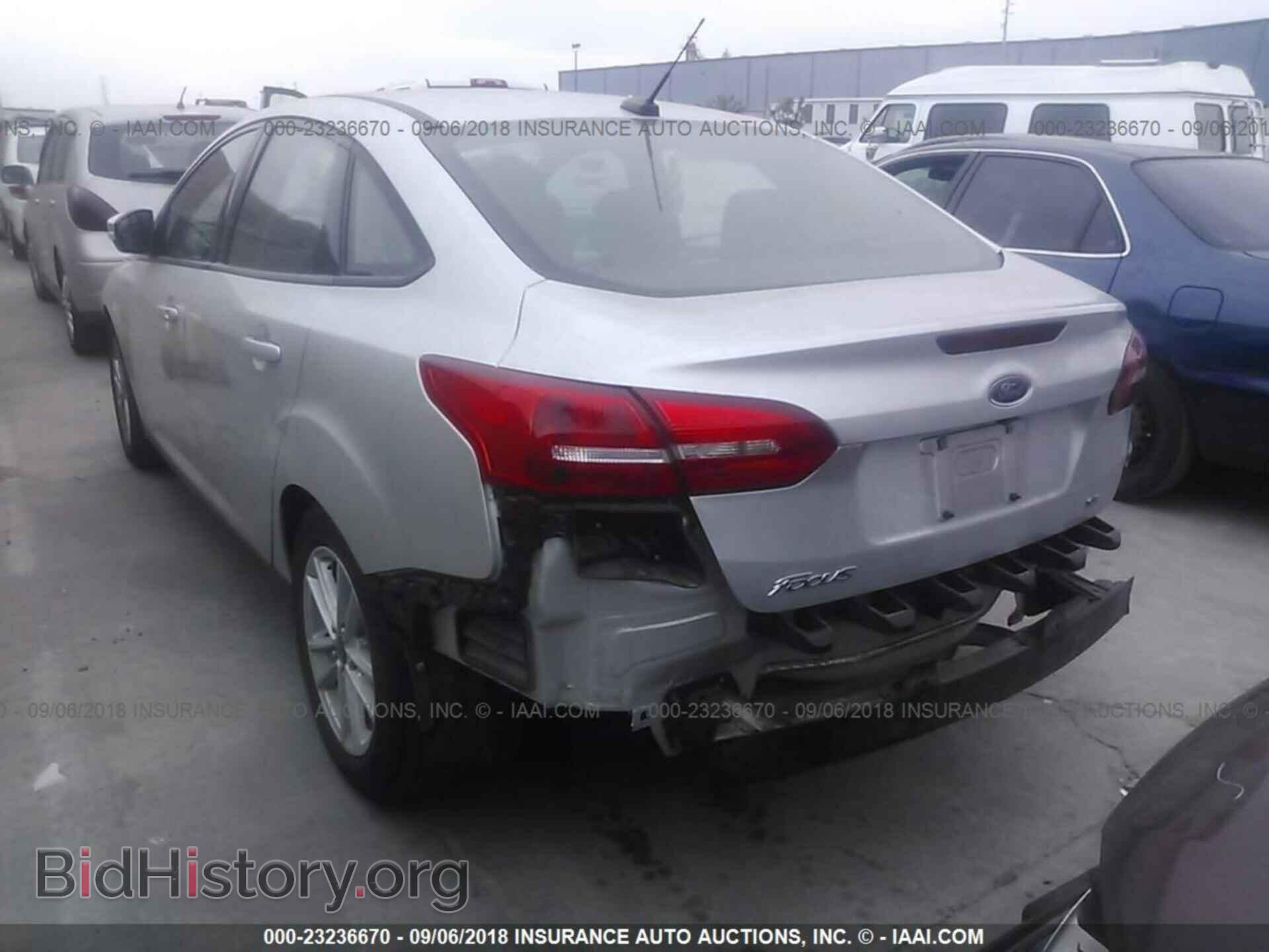 2015 Ford Focus - VIN: 1FADP3F24FL298976 - Photo 3