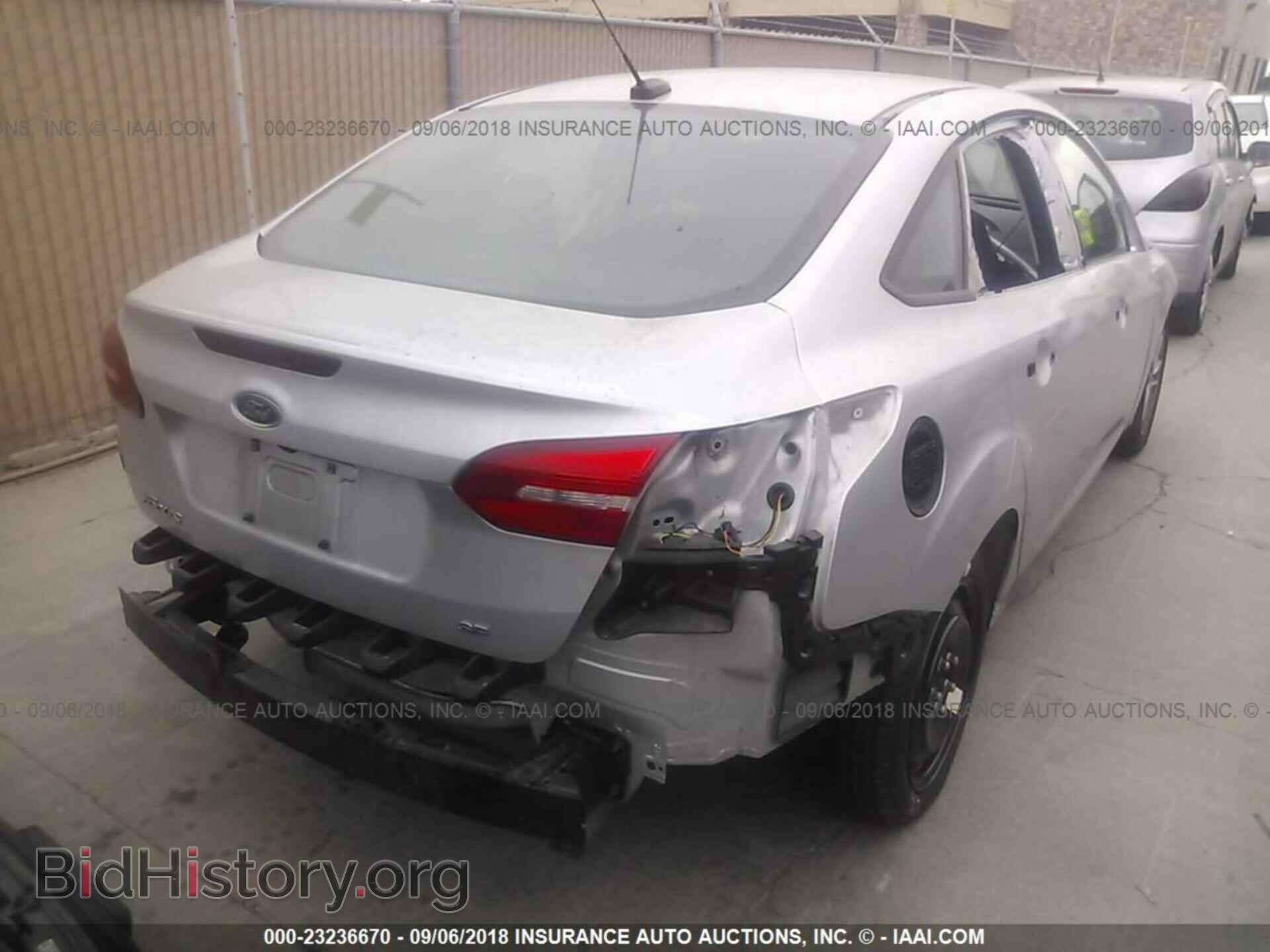 2015 Ford Focus - VIN: 1FADP3F24FL298976 - Photo 4