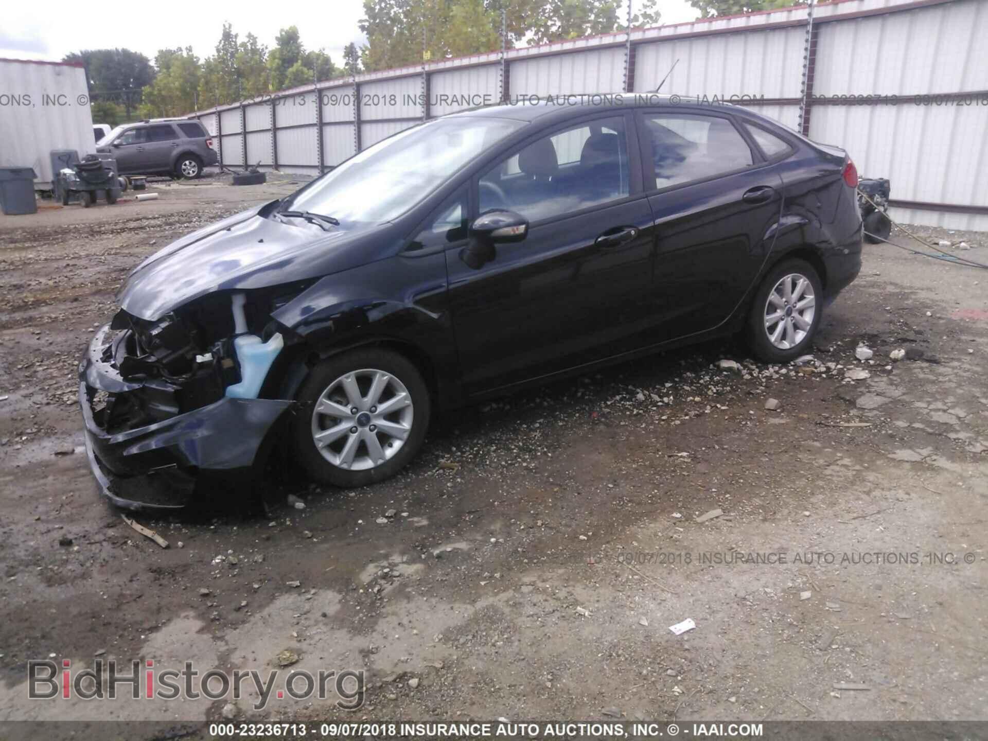 2013 Ford Fiesta - VIN: 3FADP4BJ9DM136792 - Фото 2