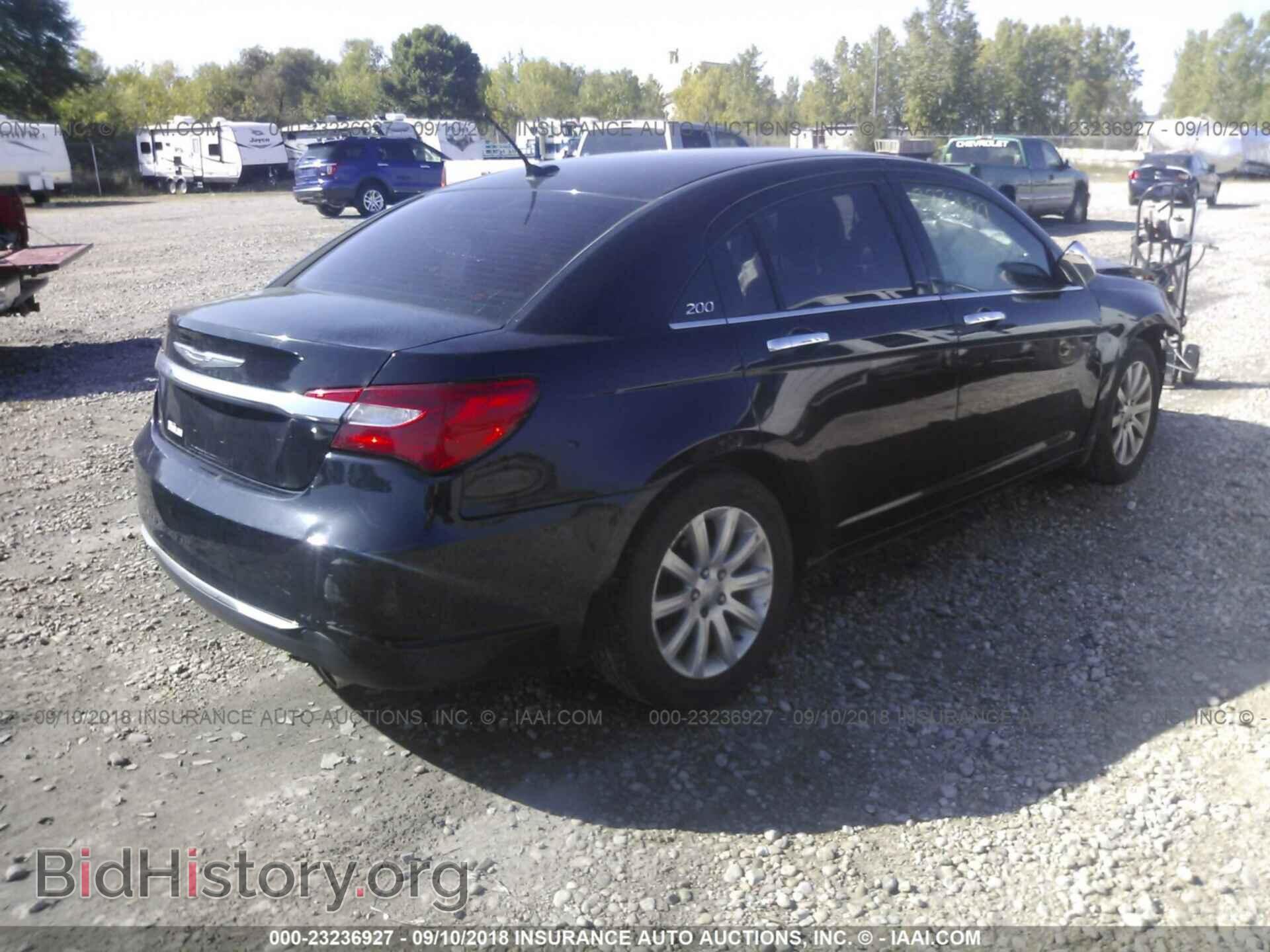 2013 Chrysler 200 - VIN: 1C3CCBCG1DN575617 - Фото 4