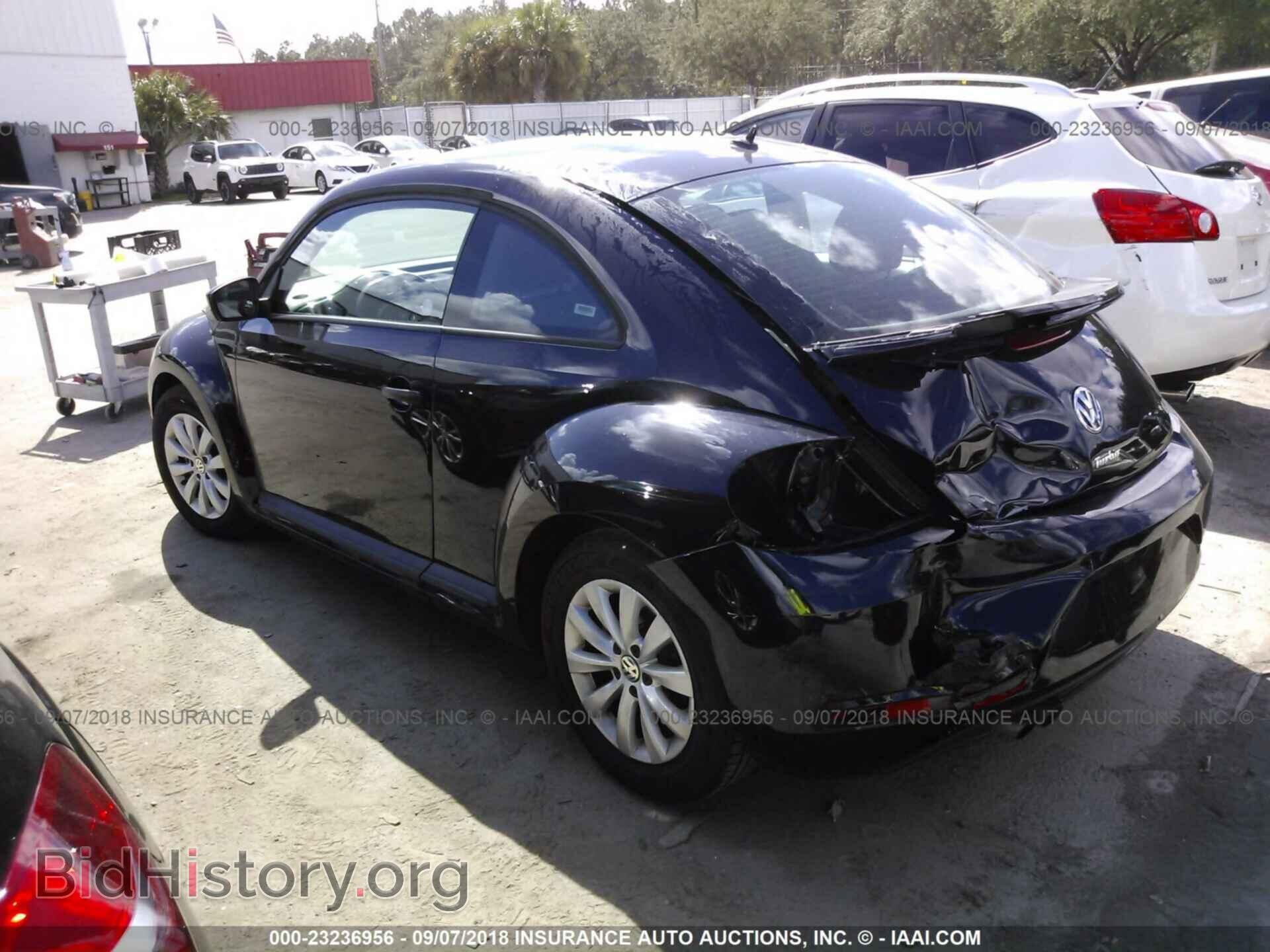 2018 Volkswagen Beetle - VIN: 3VWFD7AT0JM707370 - Фото 3