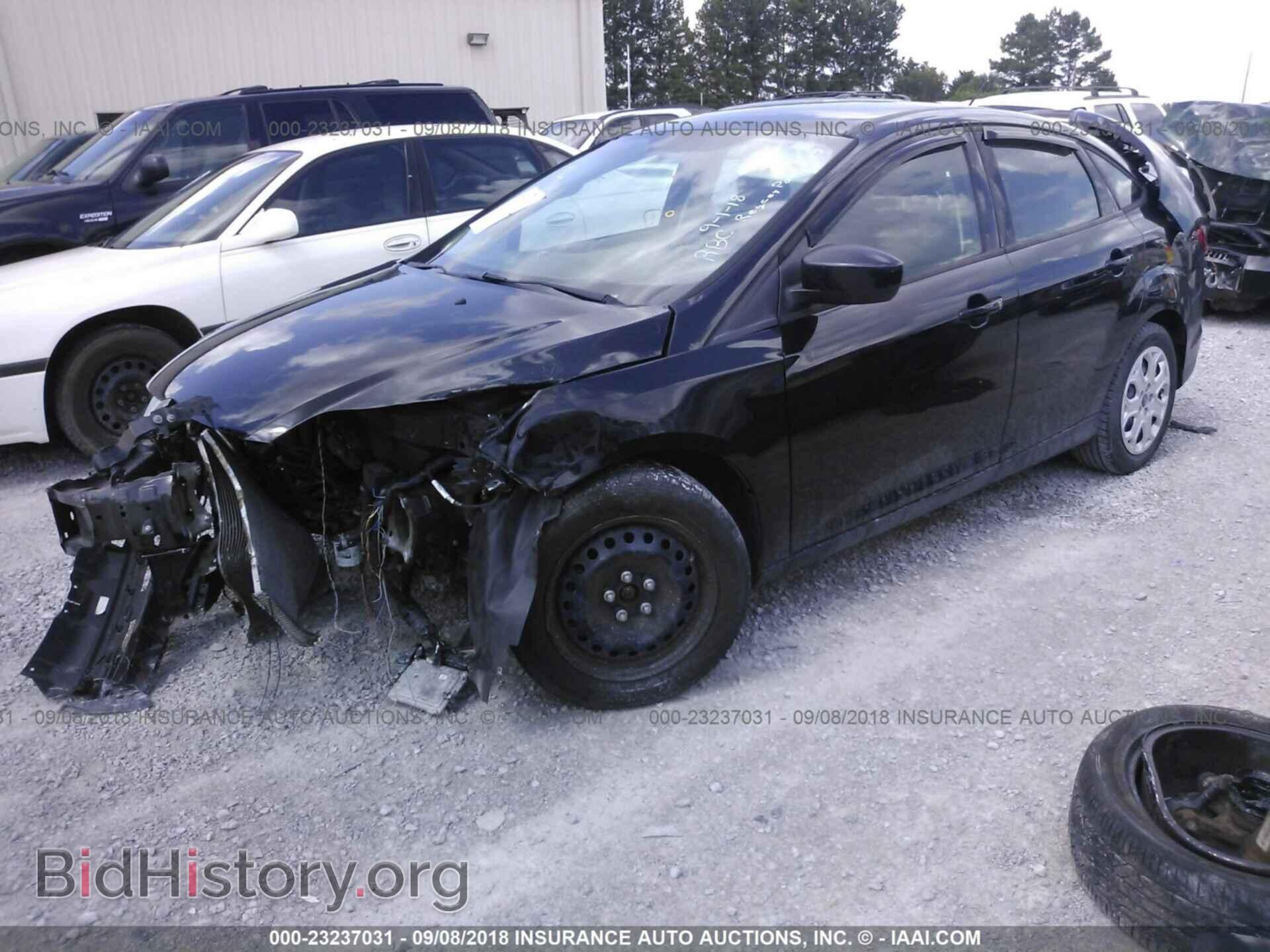 2012 Ford Focus - VIN: 1FAHP3F2XCL360202 - Photo 2