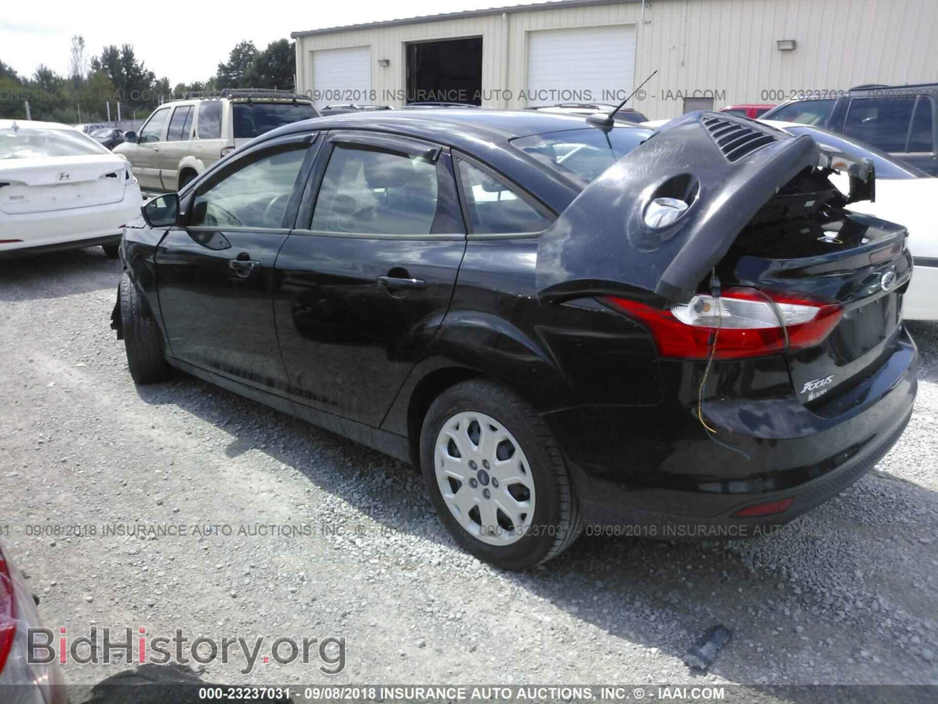 2012 Ford Focus - VIN: 1FAHP3F2XCL360202 - Photo 3