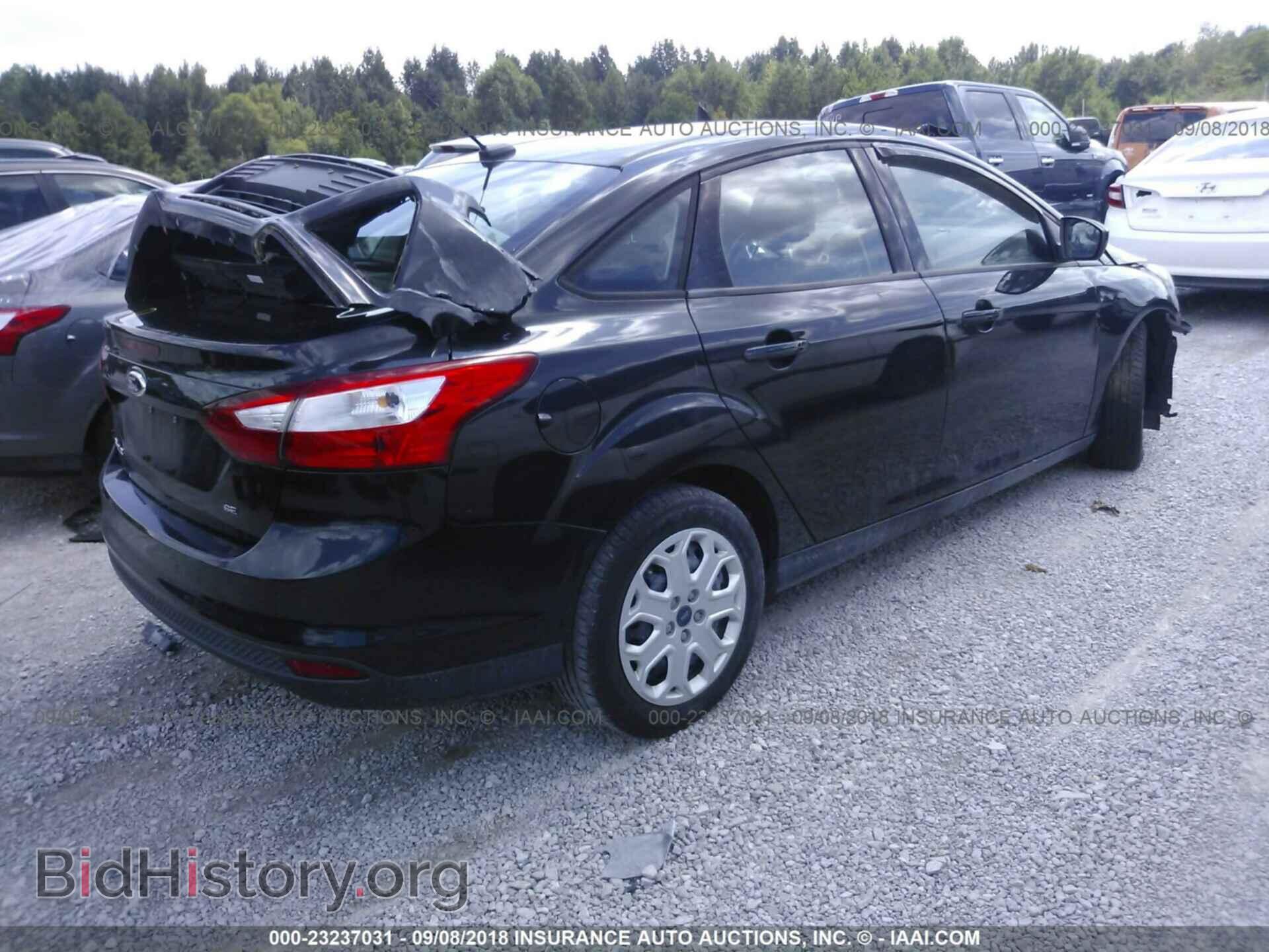 2012 Ford Focus - VIN: 1FAHP3F2XCL360202 - Photo 4