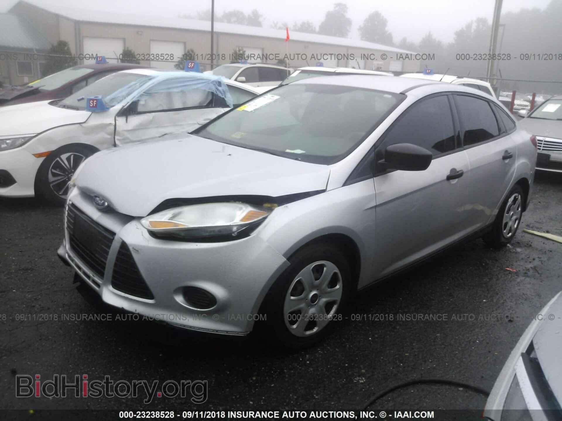 2012 Ford Focus - VIN: 1FAHP3E26CL403046 - Photo 2