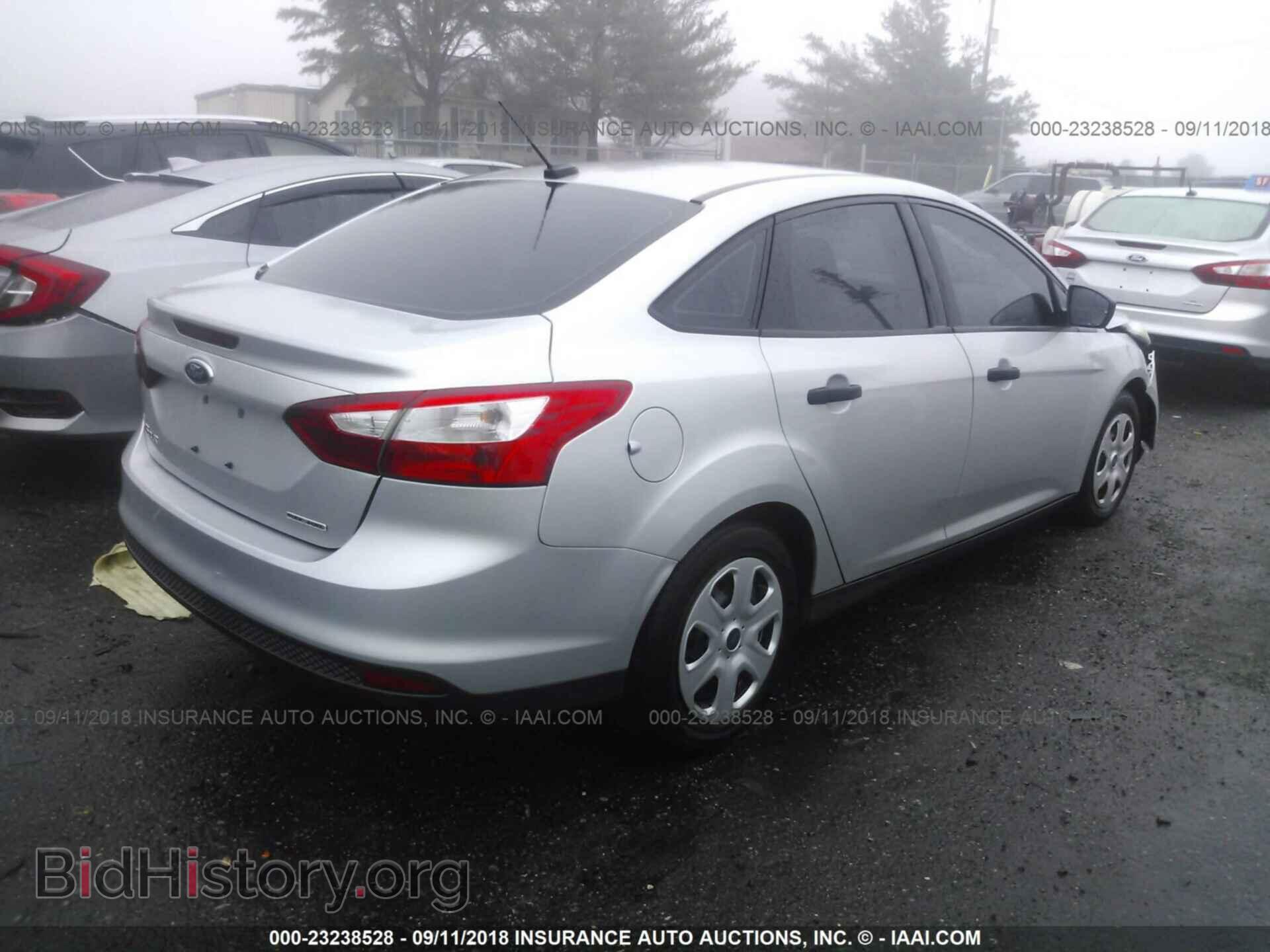 2012 Ford Focus - VIN: 1FAHP3E26CL403046 - Photo 4