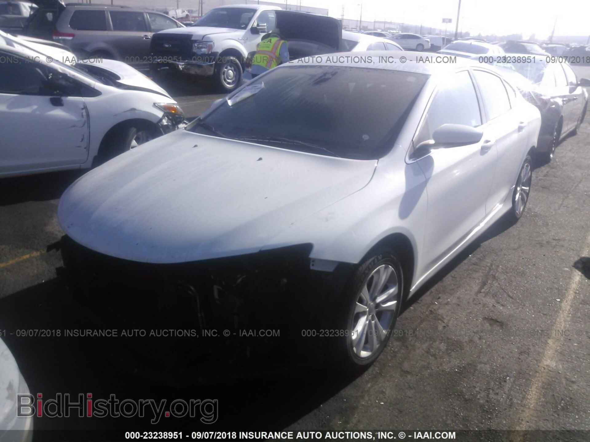 2015 Chrysler 200 - VIN: 1C3CCCAB9FN742290 - Фото 2