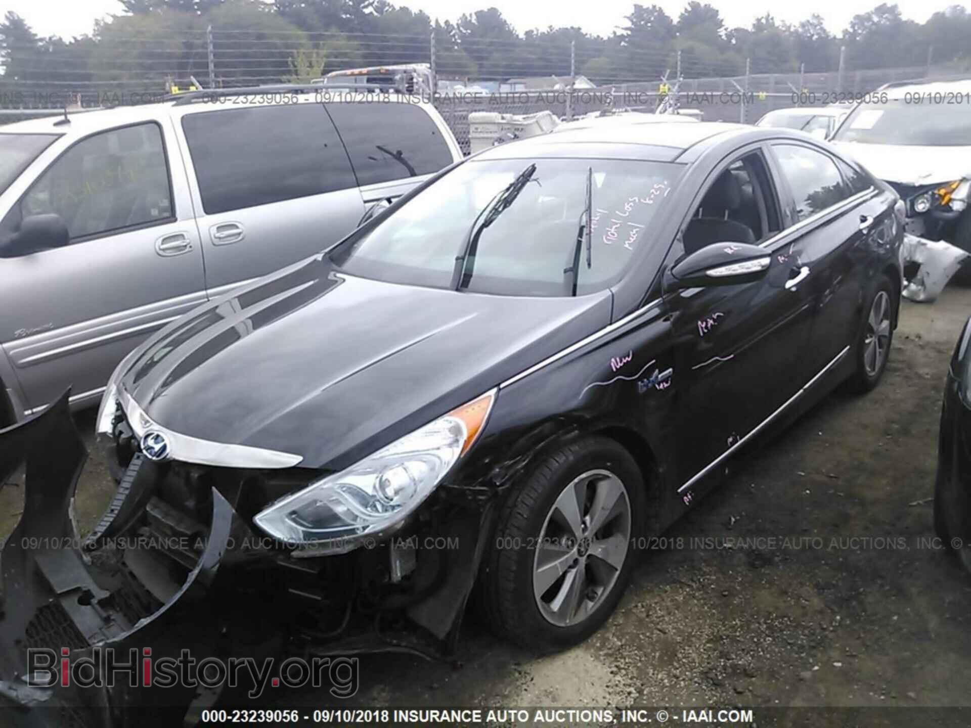 2012 Hyundai Sonata - VIN: KMHEC4A46CA061093 - Photo 2