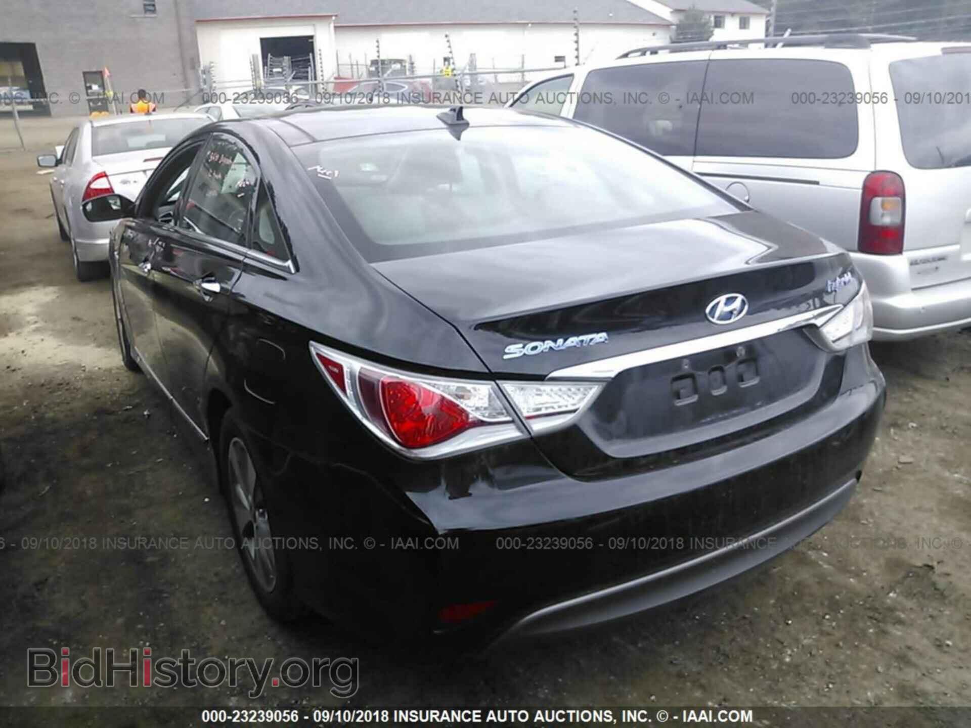 2012 Hyundai Sonata - VIN: KMHEC4A46CA061093 - Photo 3