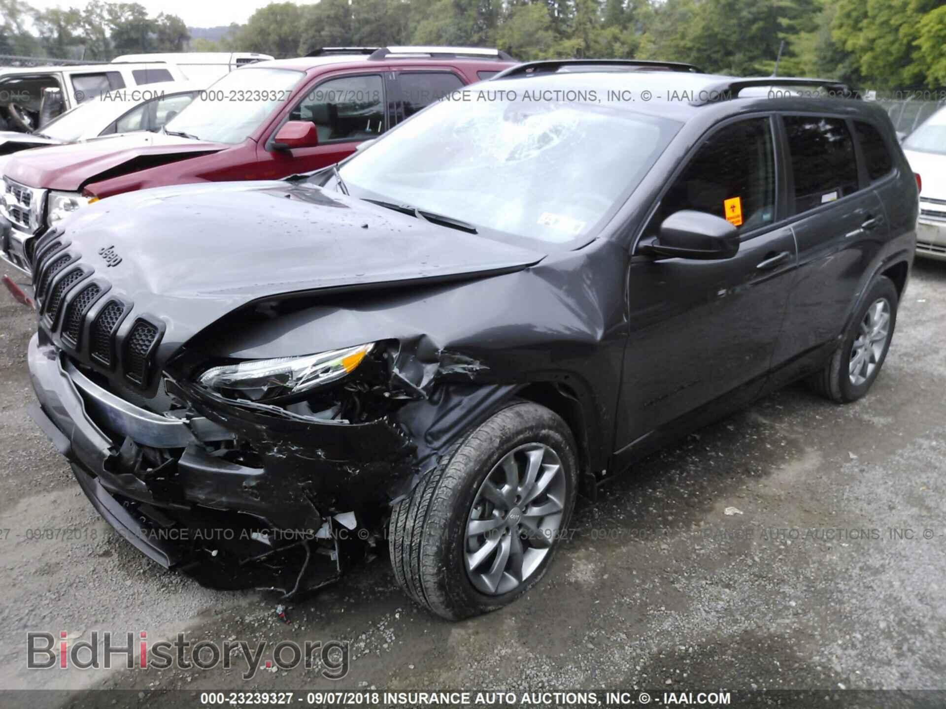 2018 Jeep Cherokee - VIN: 1C4PJMCB9JD587065 - Фото 2