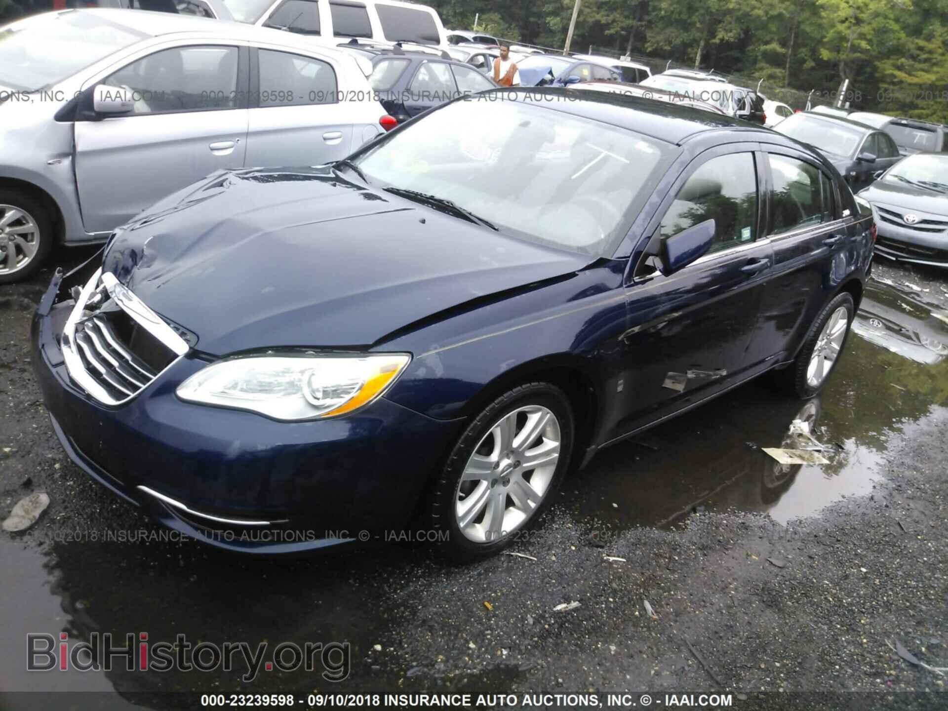 2013 Chrysler 200 - VIN: 1C3CCBAB6DN685912 - Photo 2