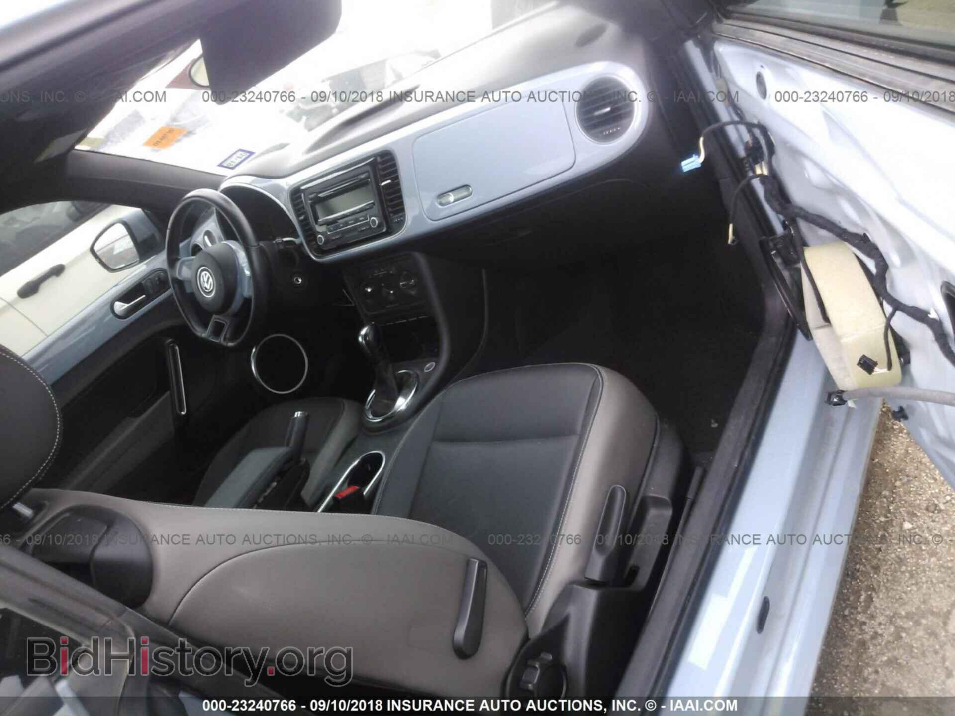 2013 Volkswagen Beetle - VIN: 3VWJX7AT3DM661183 - Фото 5