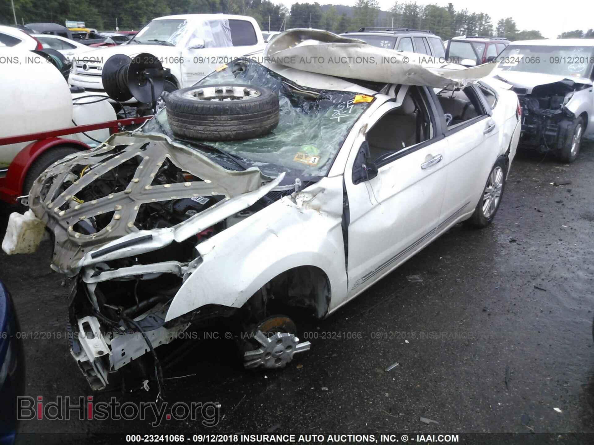 2011 Ford Focus - VIN: 1FAHP3HN7BW182625 - Фото 2
