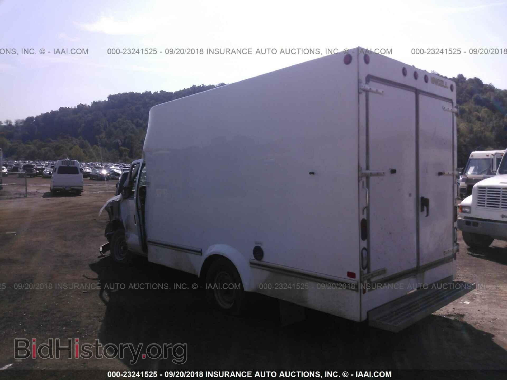 2017 Ford Econoline - VIN: 1FDWE3FS5HDC32213 - Photo 3