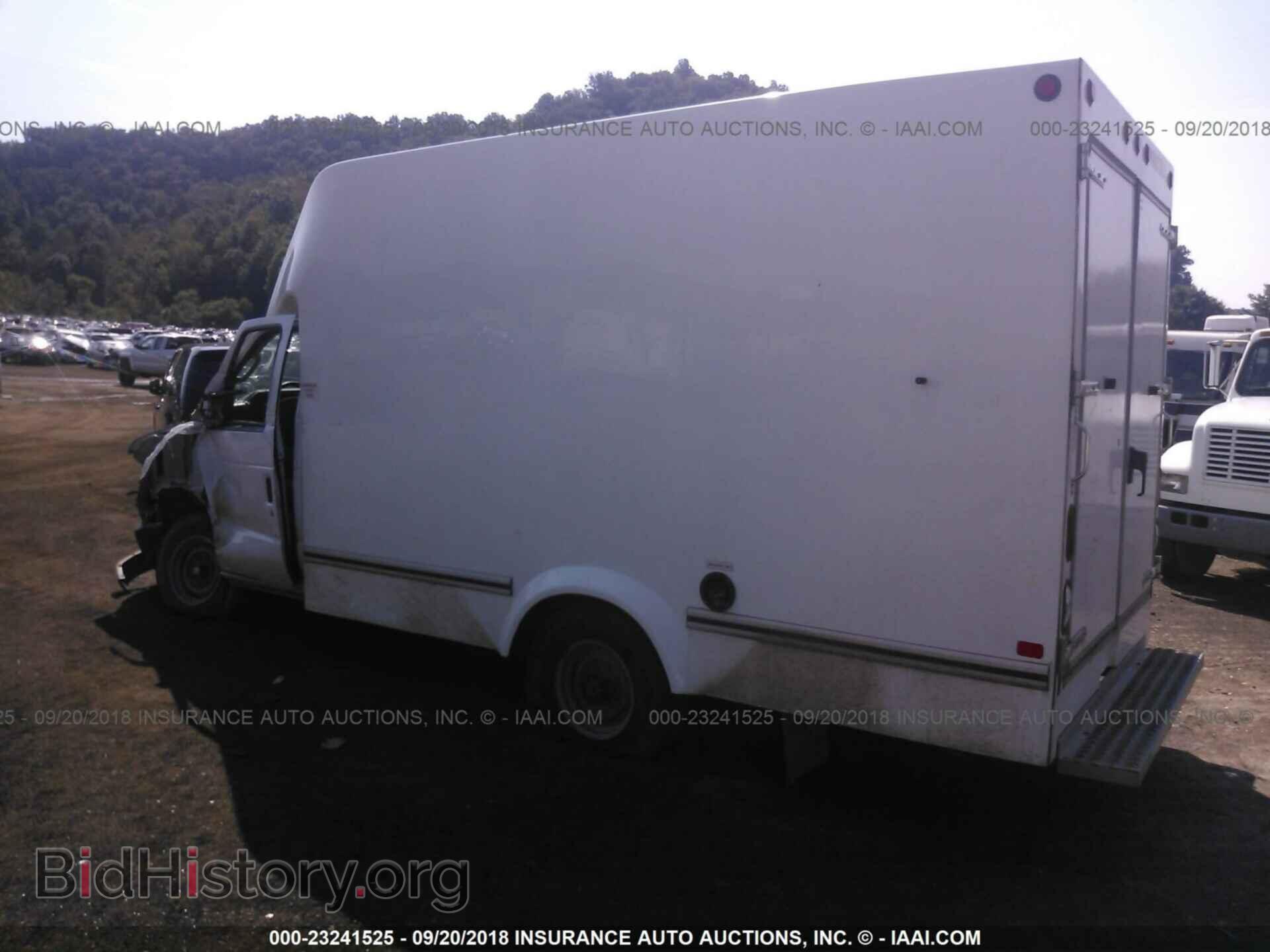 2017 Ford Econoline - VIN: 1FDWE3FS5HDC32213 - Photo 7