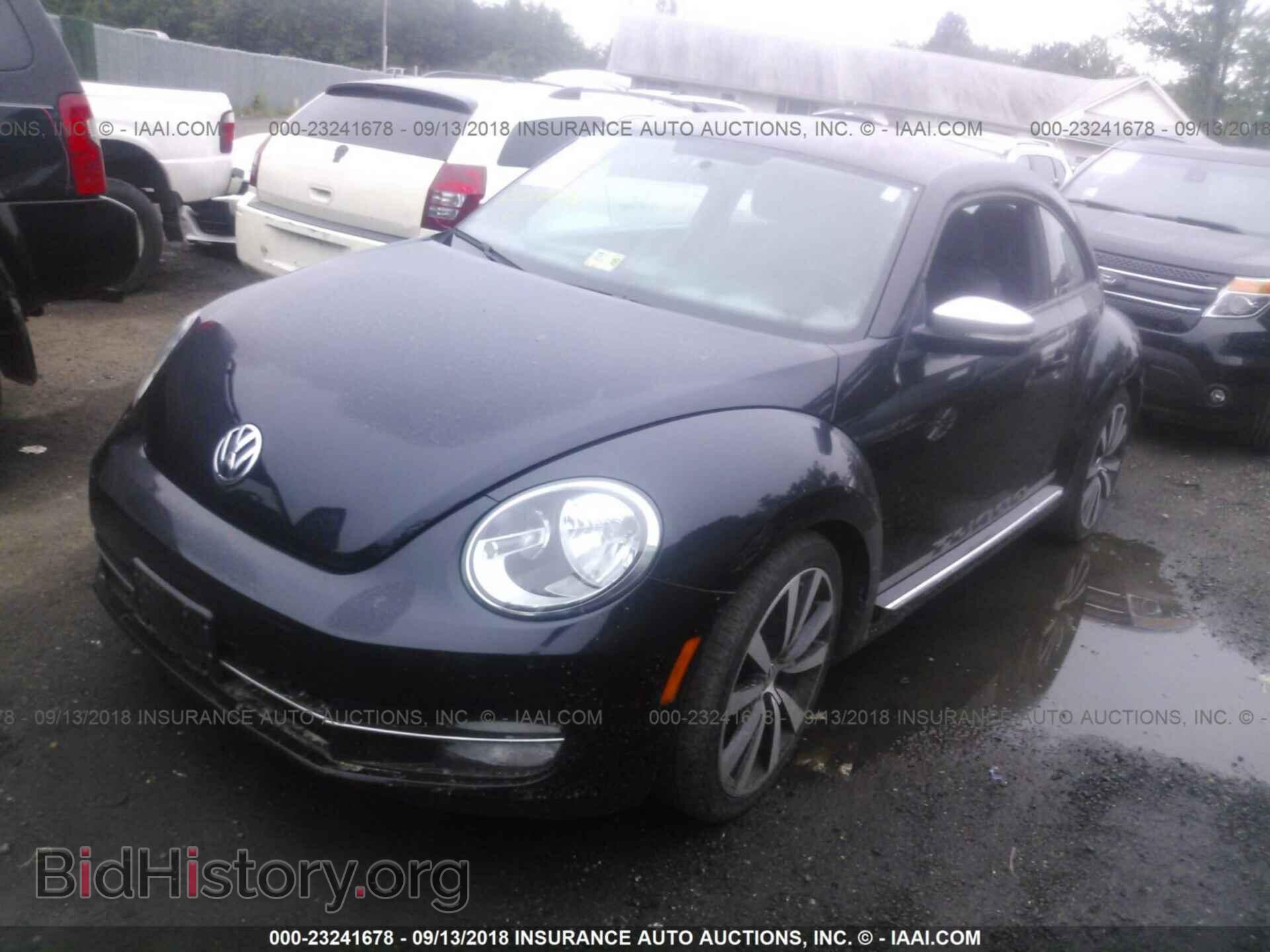 2012 Volkswagen Beetle - VIN: 3VWVA7AT7CM603143 - Фото 2