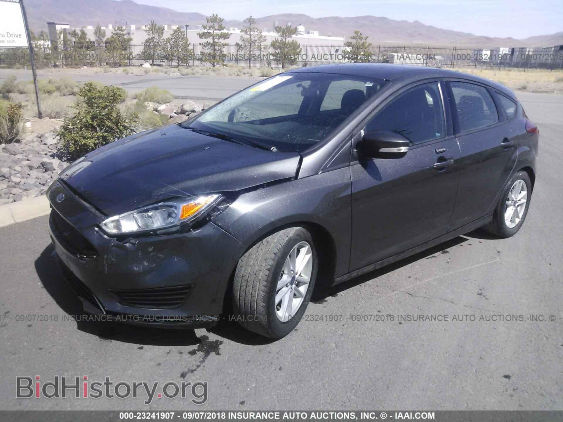 2016 Ford Focus - VIN: 1FADP3K26GL238804 - Photo 2