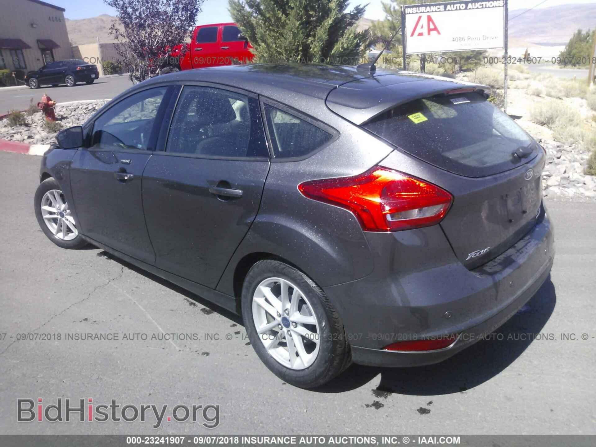 2016 Ford Focus - VIN: 1FADP3K26GL238804 - Photo 3