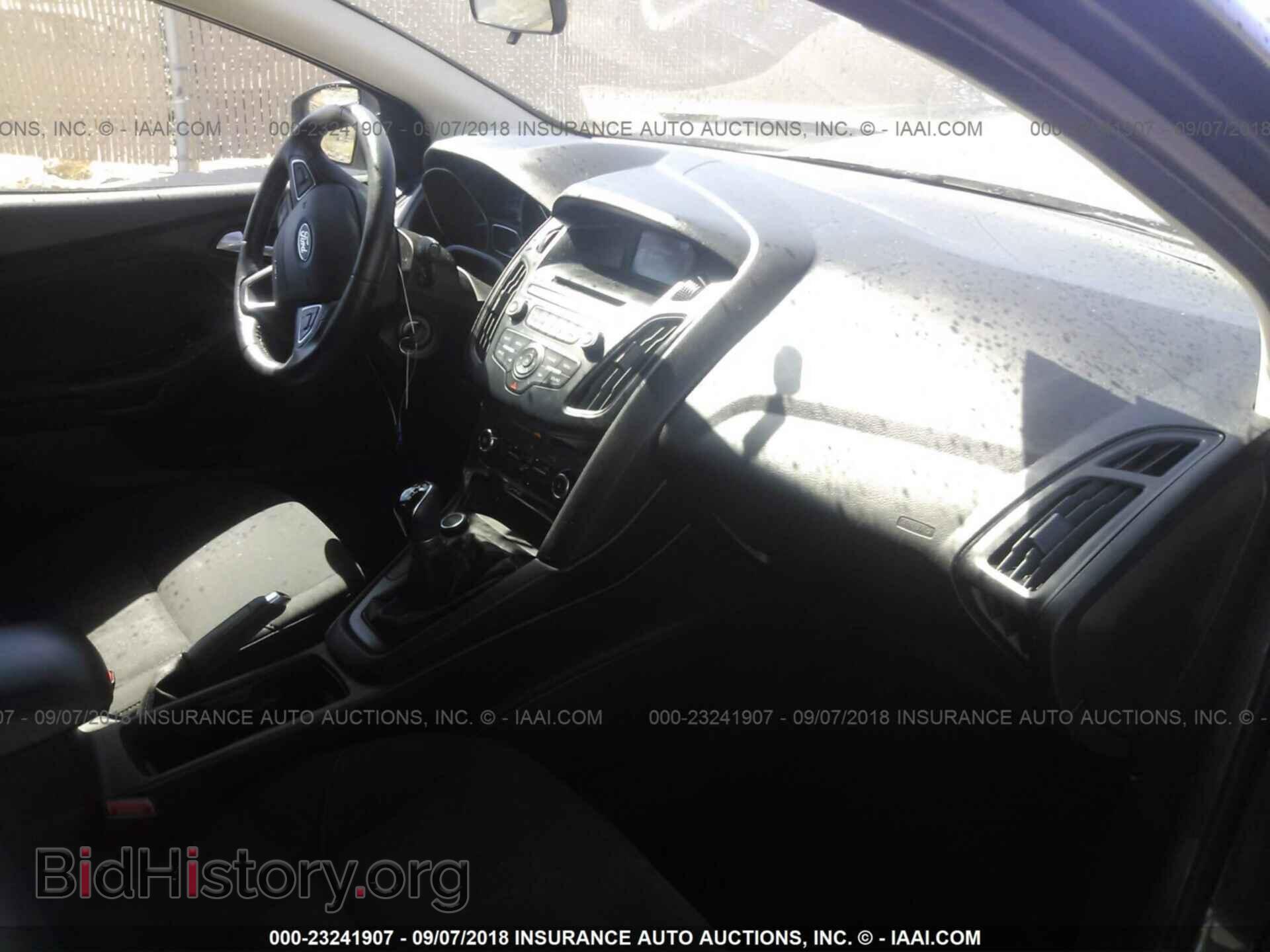 2016 Ford Focus - VIN: 1FADP3K26GL238804 - Photo 5