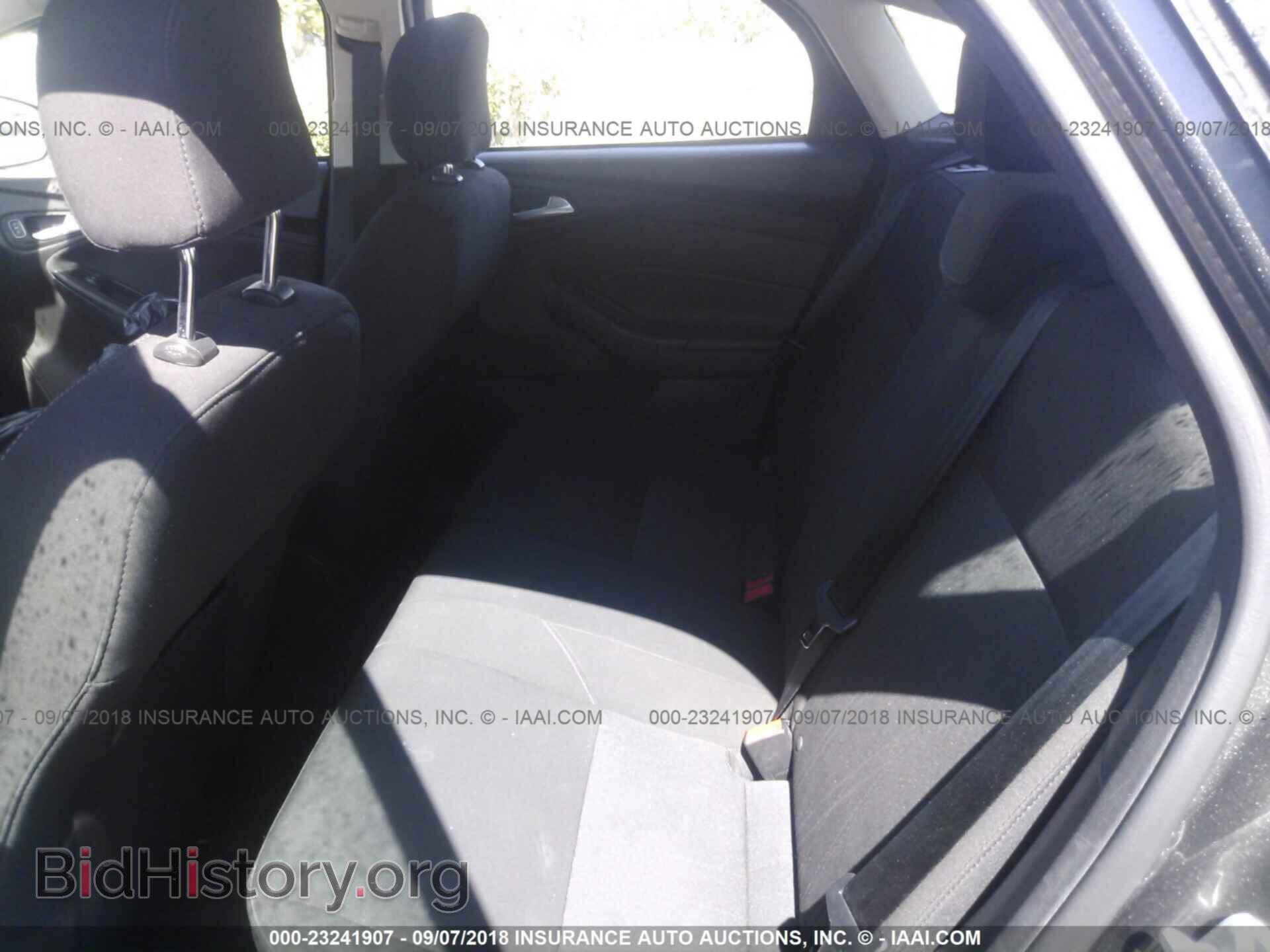2016 Ford Focus - VIN: 1FADP3K26GL238804 - Photo 8
