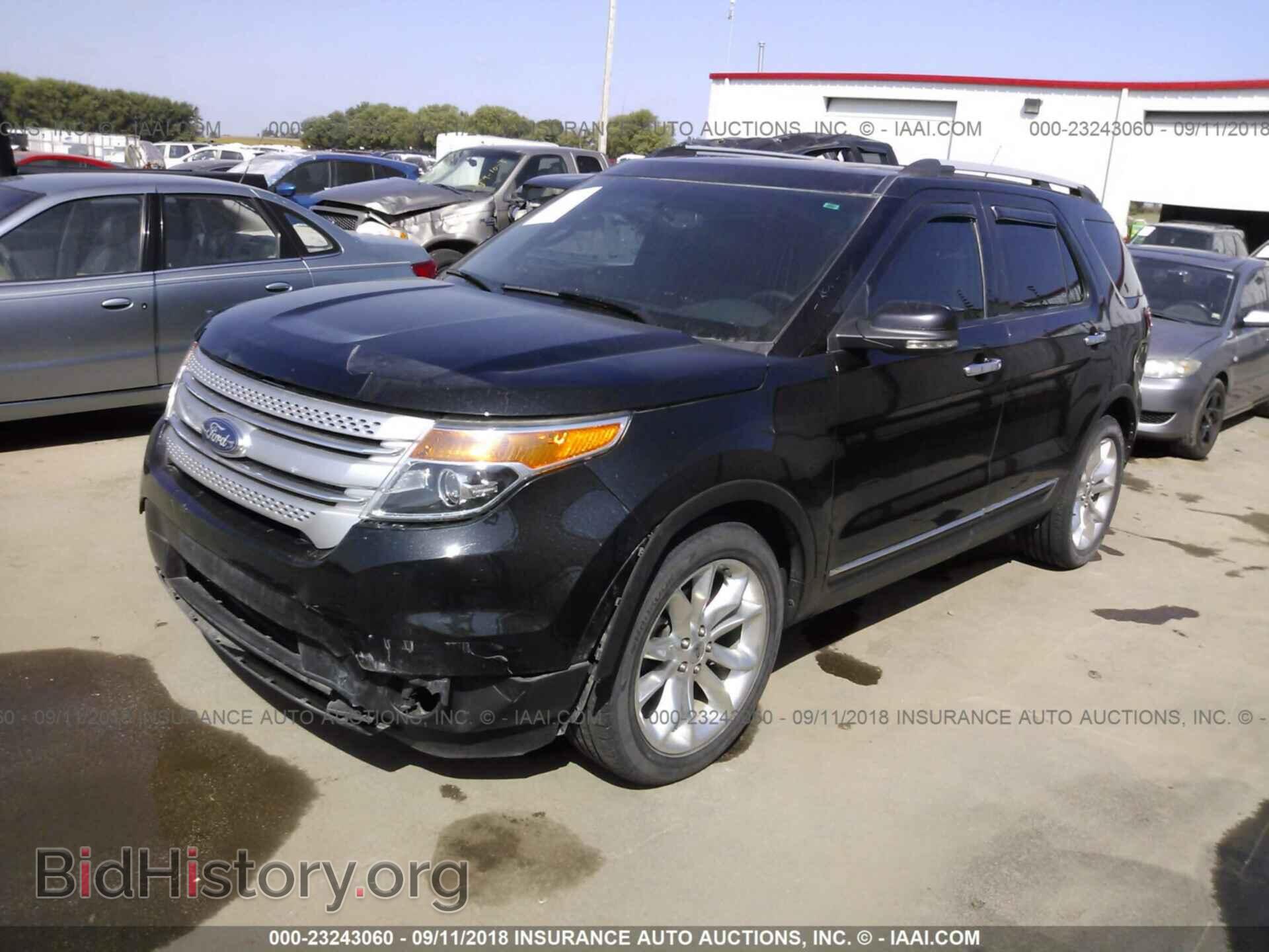 2011 Ford Explorer - VIN: 1FMHK7D82BGA65220 - Фото 2