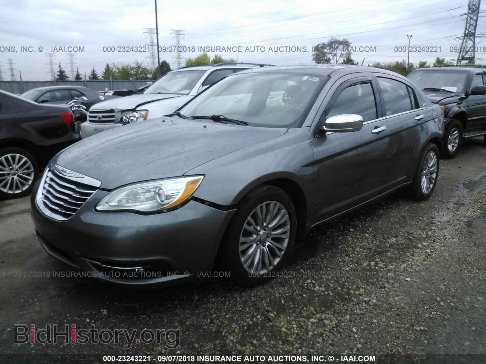 2011 Chrysler 200 - VIN: 1C3BC2FG8BN610870 - Photo 2