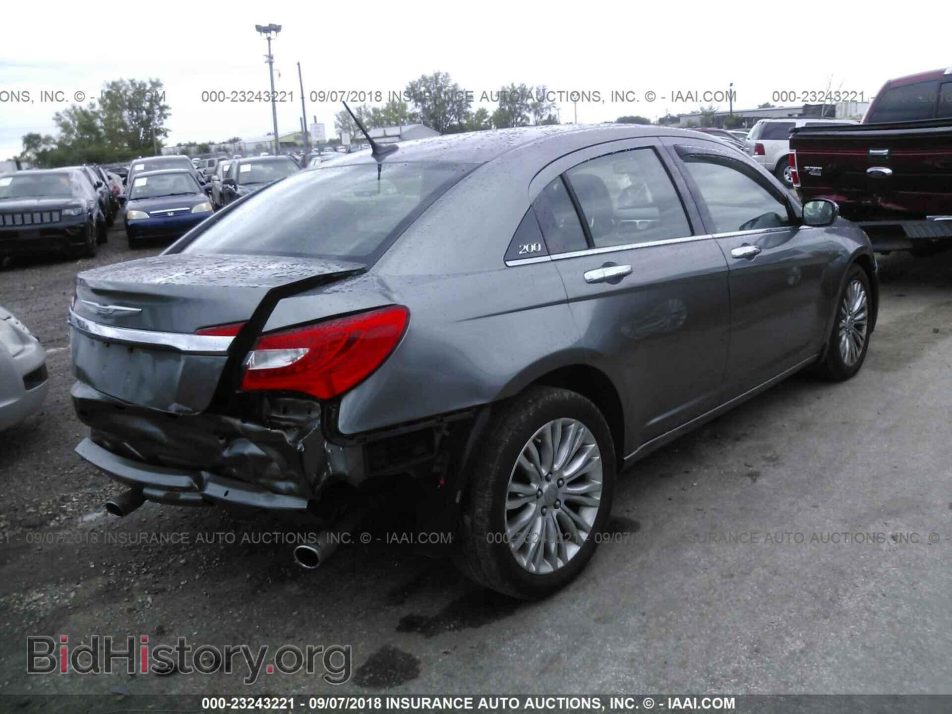 2011 Chrysler 200 - VIN: 1C3BC2FG8BN610870 - Photo 4