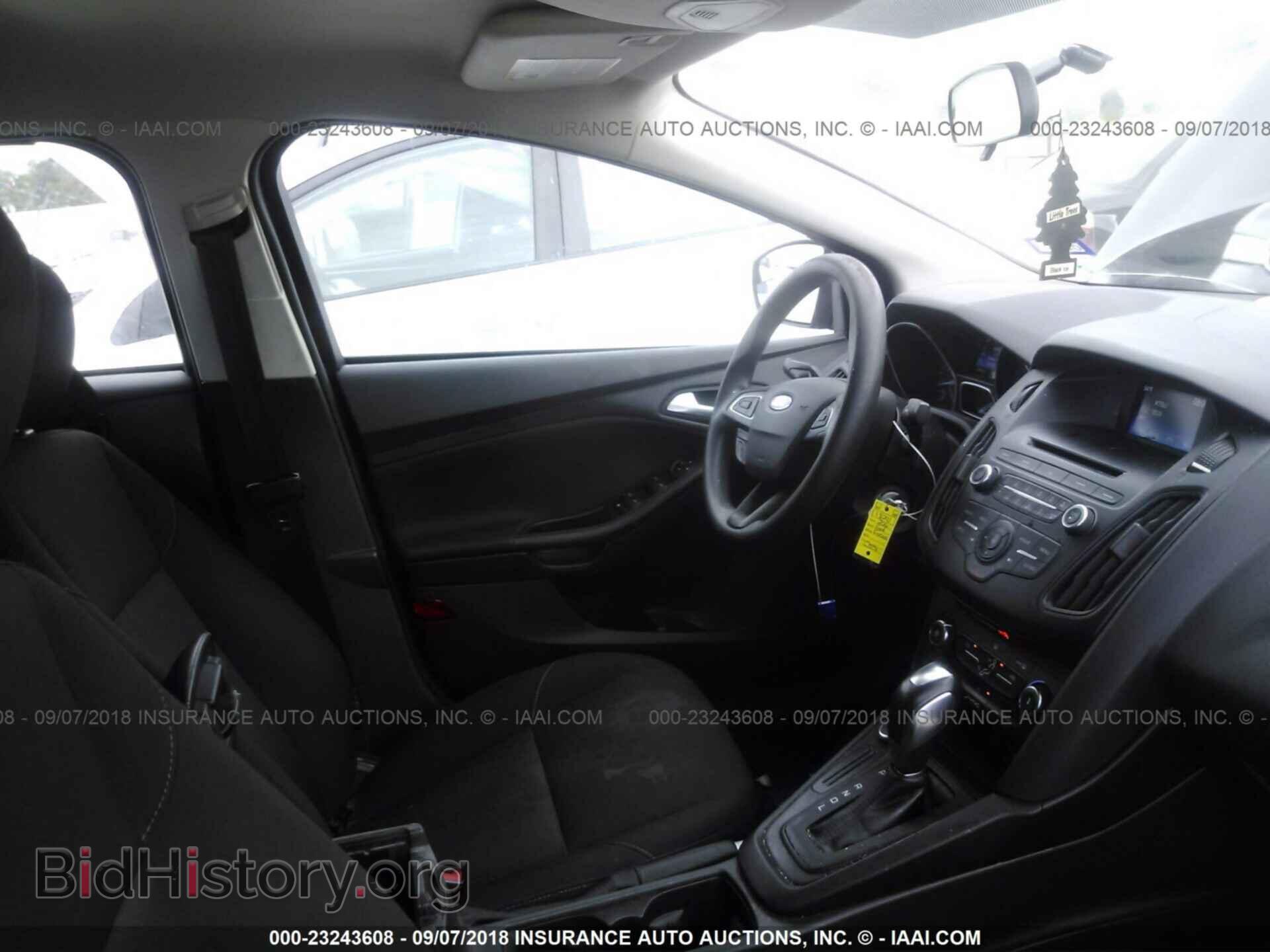 2016 Ford Focus - VIN: 1FADP3F21GL262437 - Photo 5