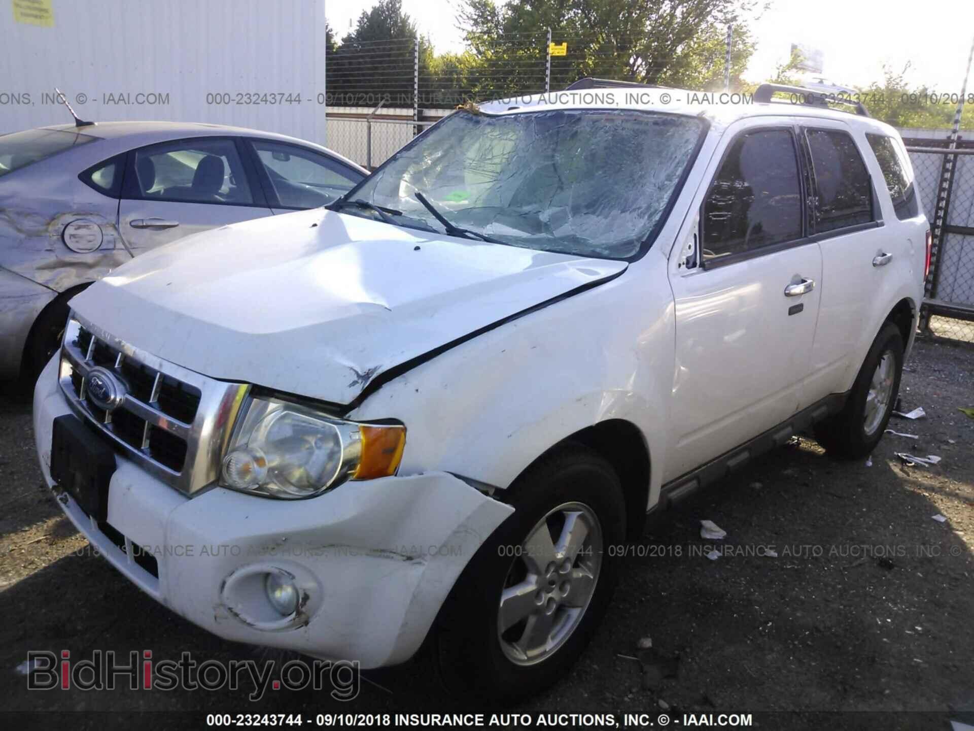 2012 Ford Escape - VIN: 1FMCU0DGXCKB19817 - Photo 2