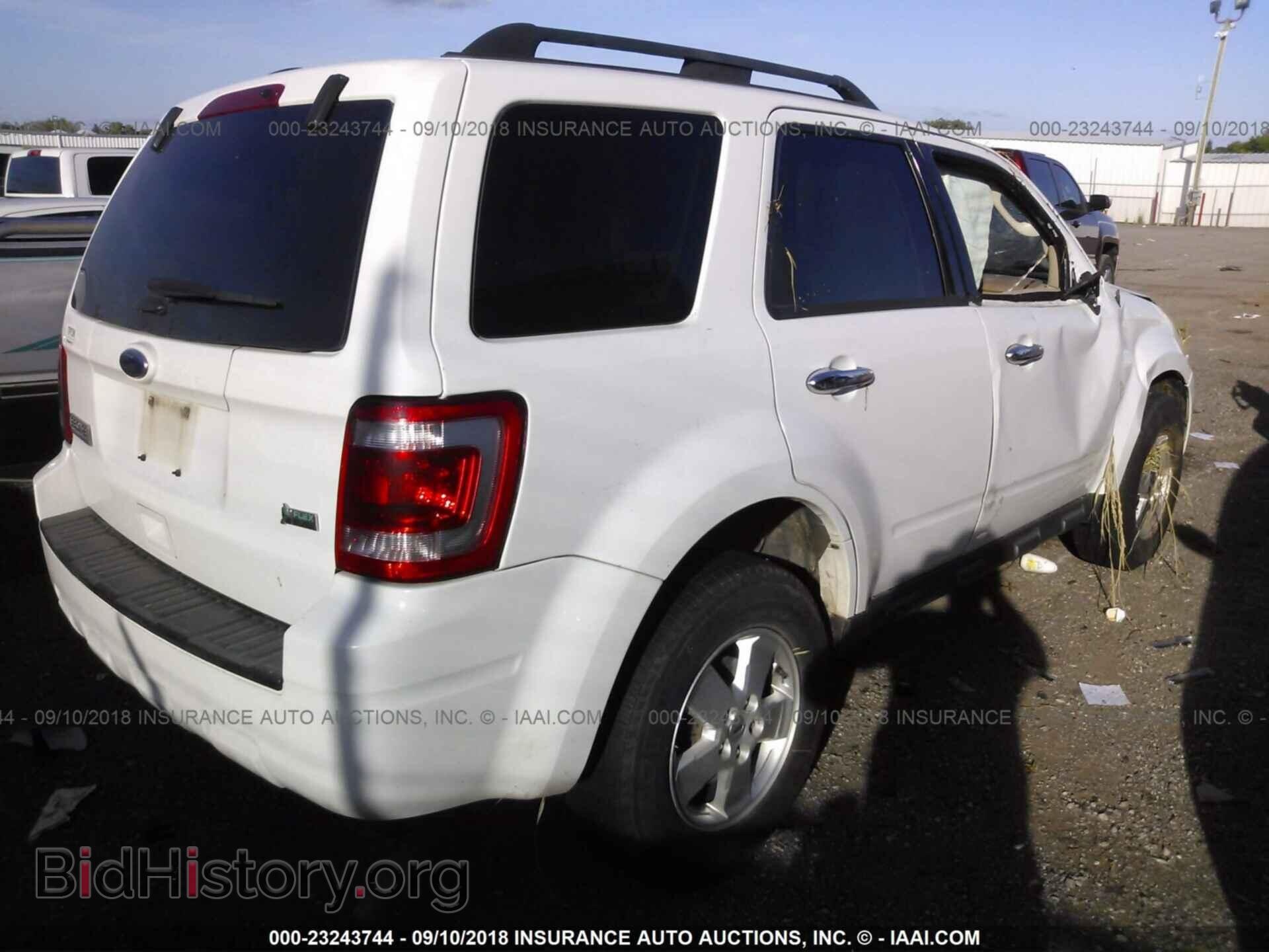 2012 Ford Escape - VIN: 1FMCU0DGXCKB19817 - Photo 4
