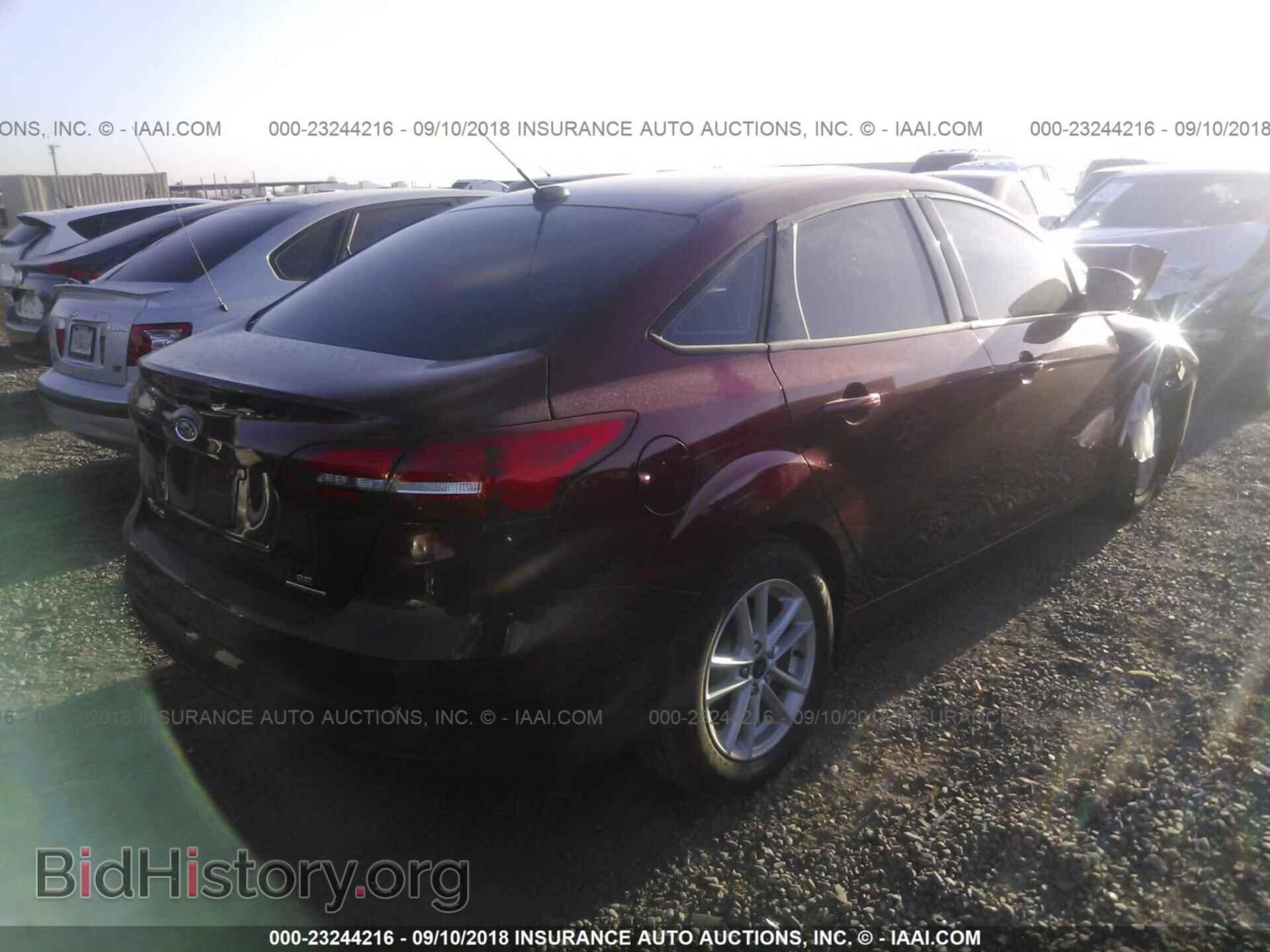 2016 Ford Focus - VIN: 1FADP3F28GL395843 - Photo 4