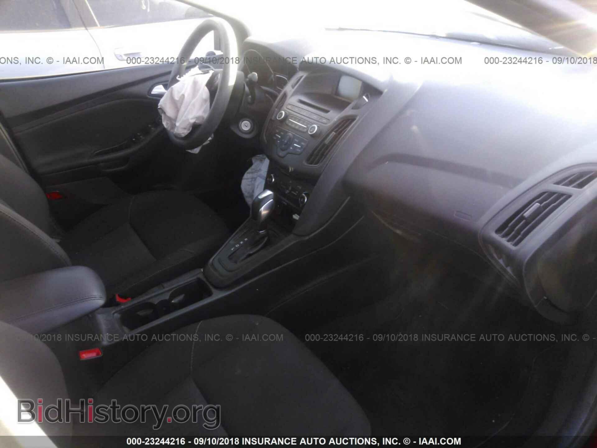 2016 Ford Focus - VIN: 1FADP3F28GL395843 - Photo 5