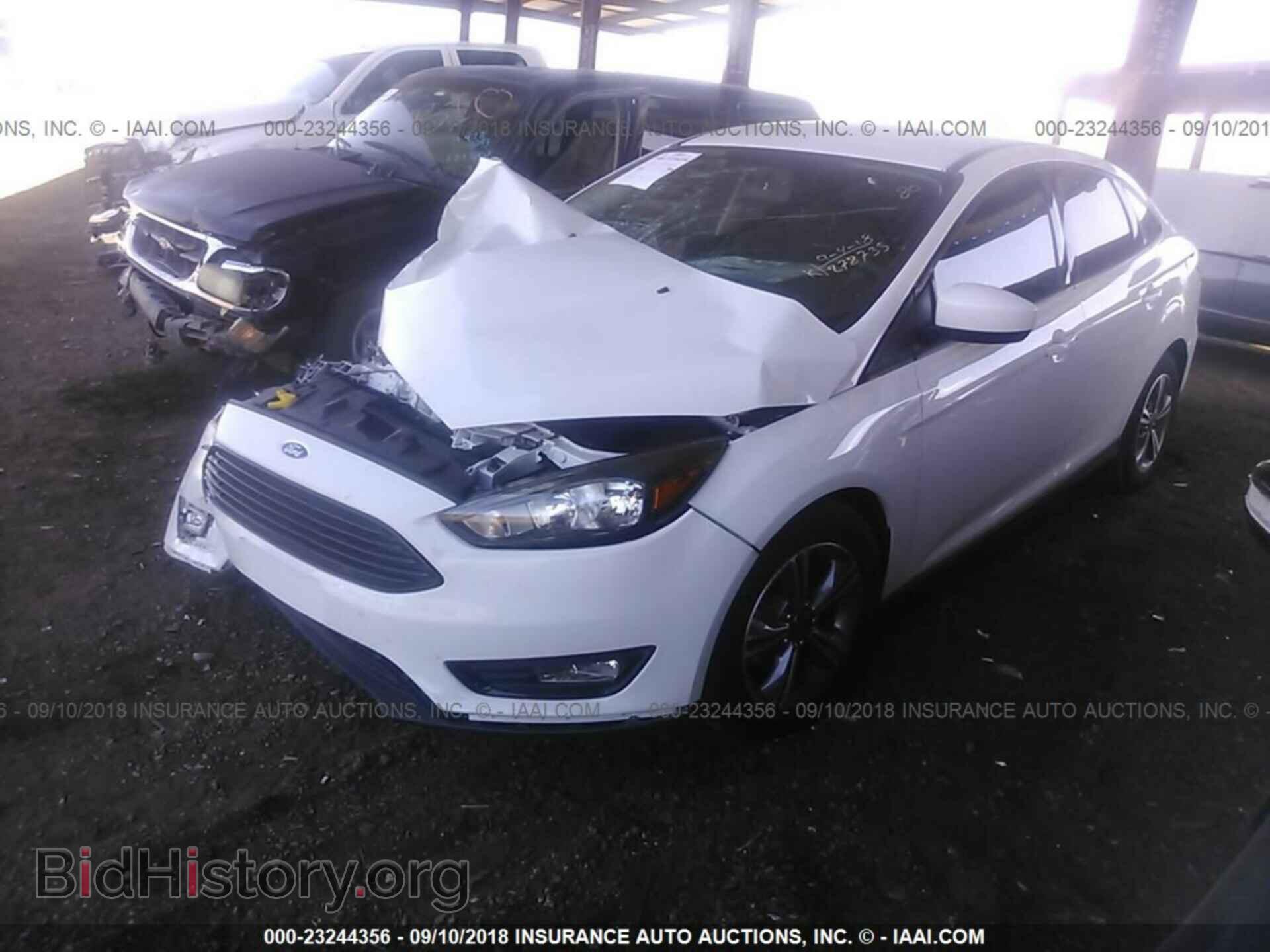 2018 Ford Focus - VIN: 1FADP3FEXJL278735 - Фото 2