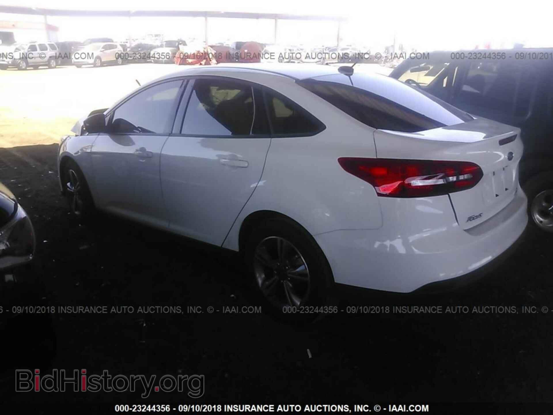 2018 Ford Focus - VIN: 1FADP3FEXJL278735 - Фото 3