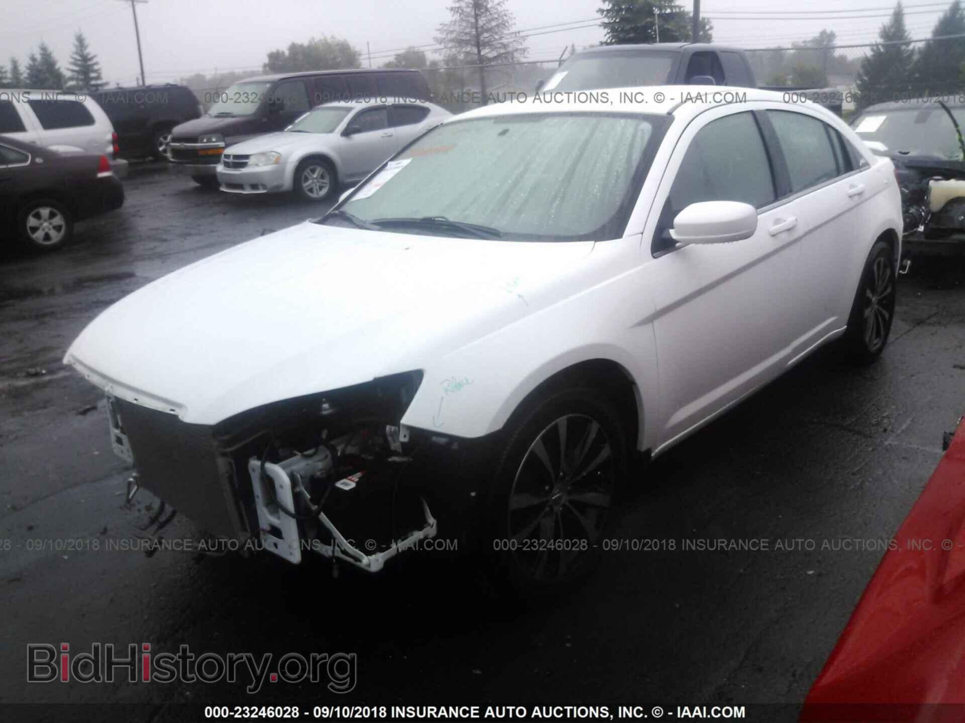 2013 Chrysler 200 - VIN: 1C3CCBCG4DN514035 - Photo 2