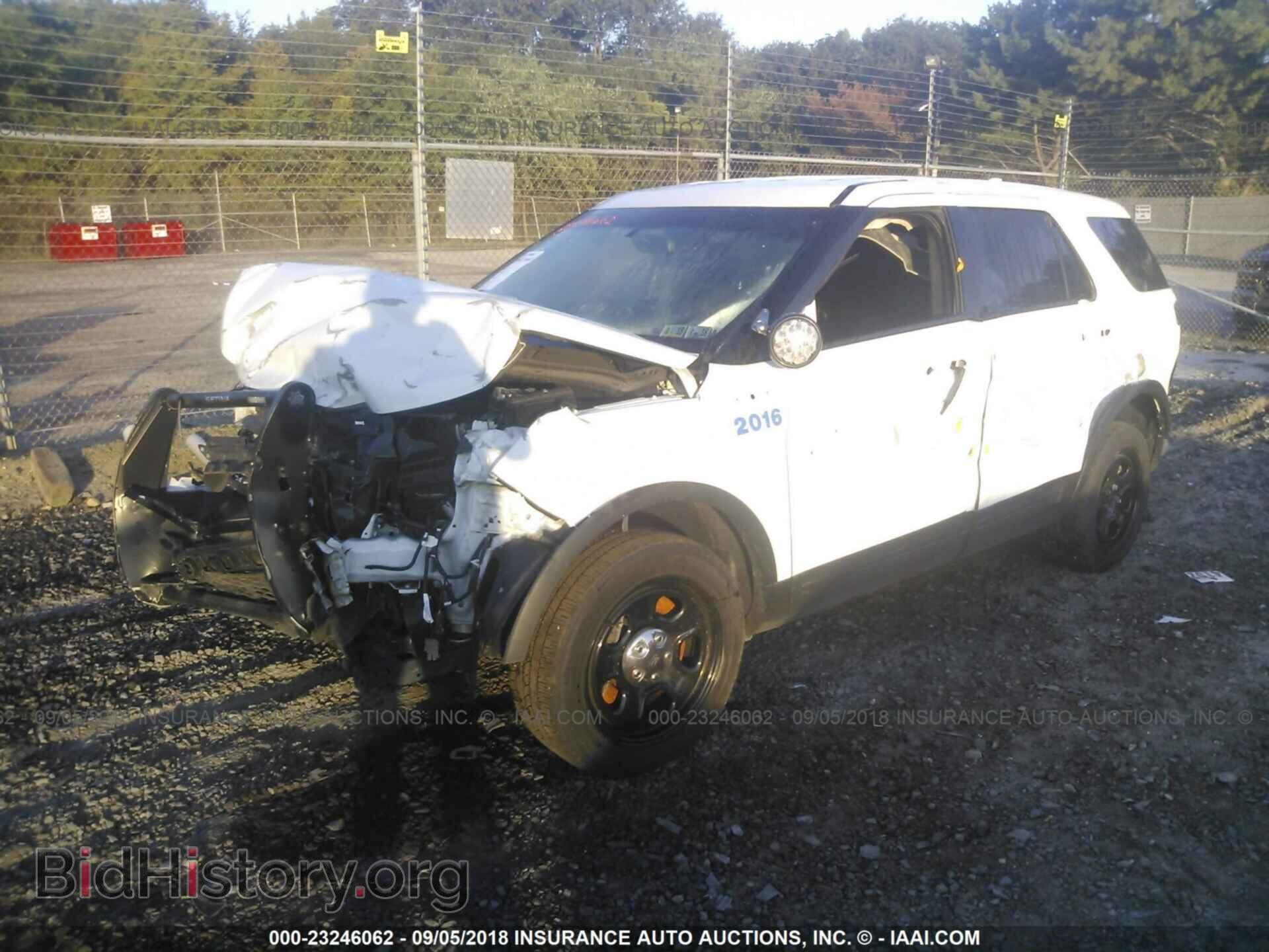 2016 Ford Explorer - VIN: 1FM5K8ARXGGD16305 - Photo 2