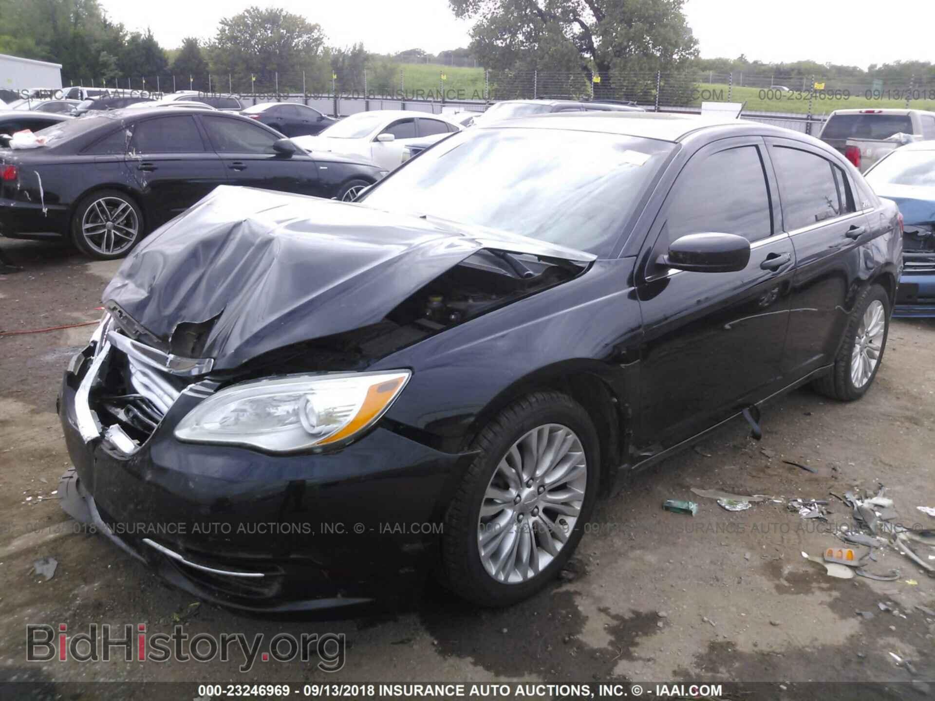 2013 Chrysler 200 - VIN: 1C3CCBBB2DN693830 - Photo 2