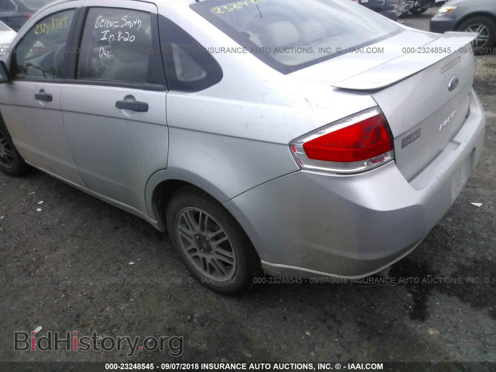 2011 Ford Focus - VIN: 1FAHP3FN6BW110592 - Фото 3