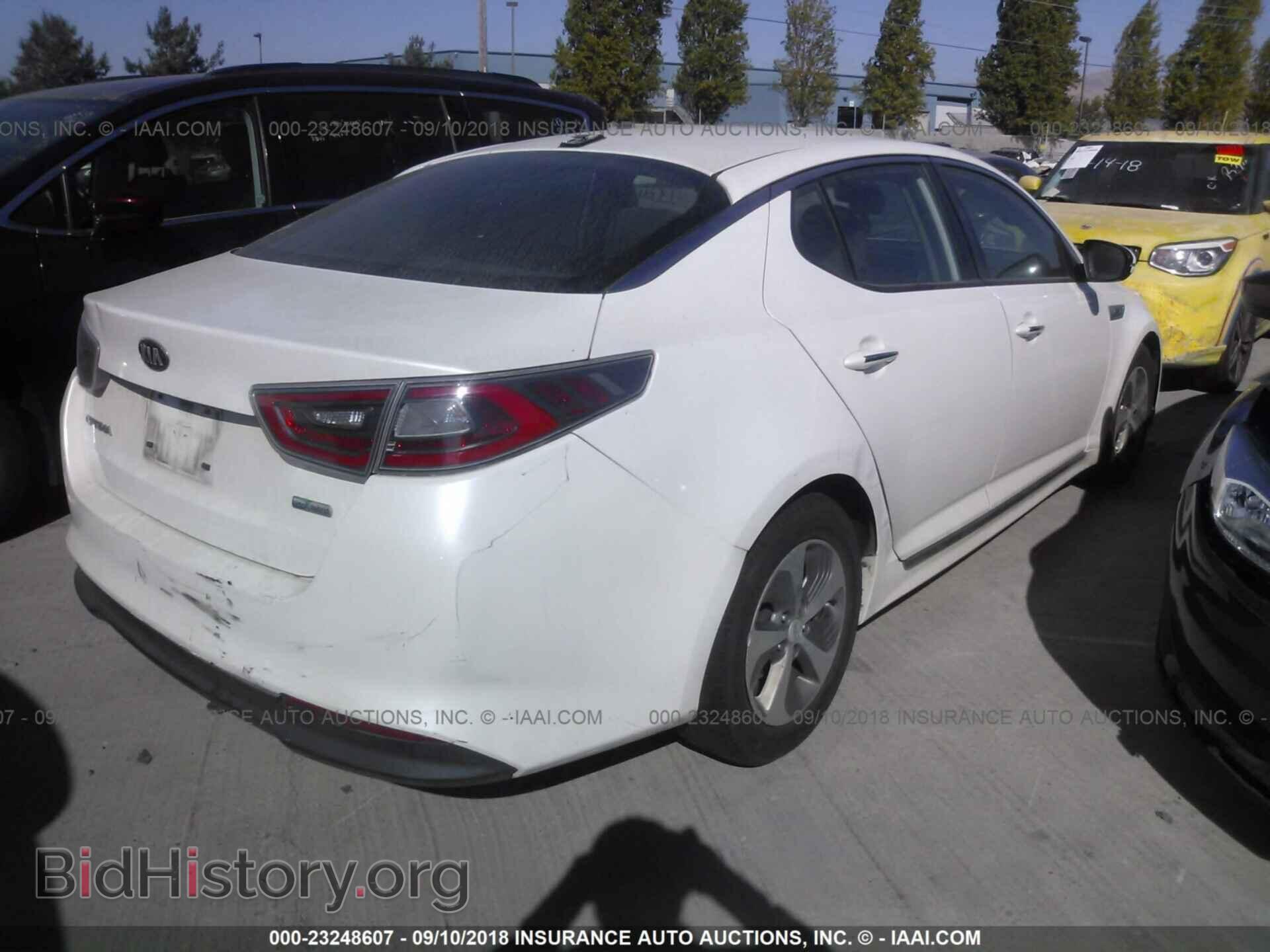 2014 Kia Optima - VIN: KNAGM4AD5E5071942 - Photo 4